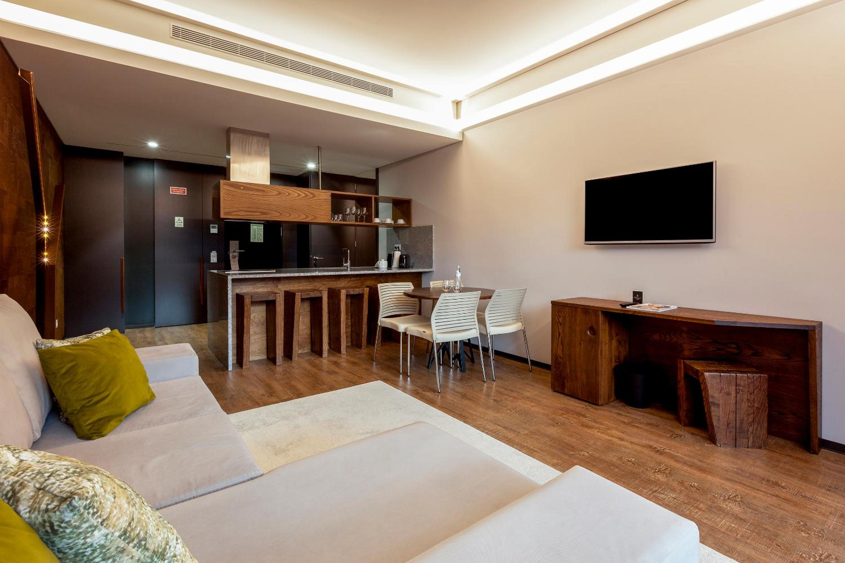 One-Bedroom King Suite with Spa Bath