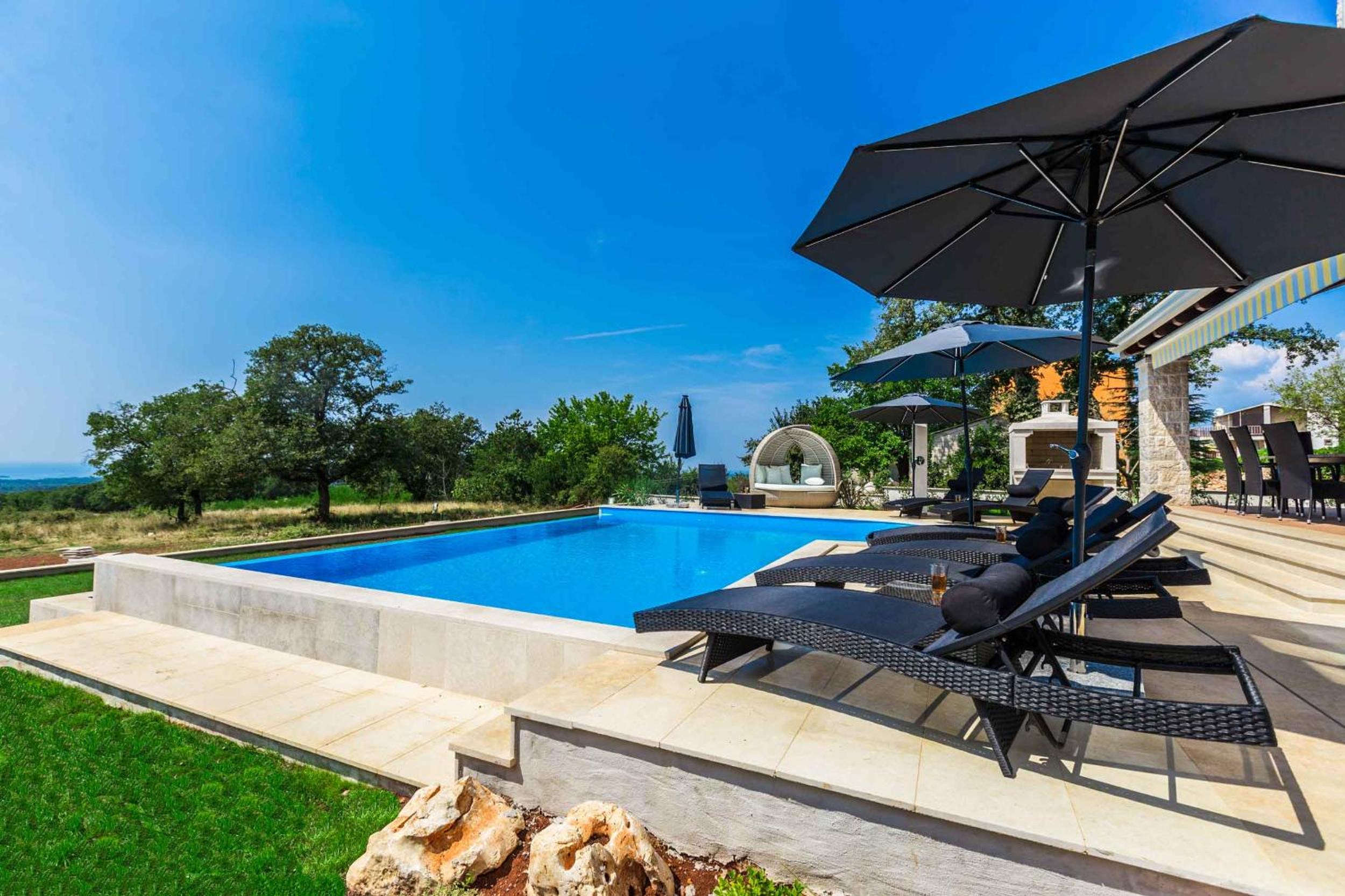 Villa photo 2