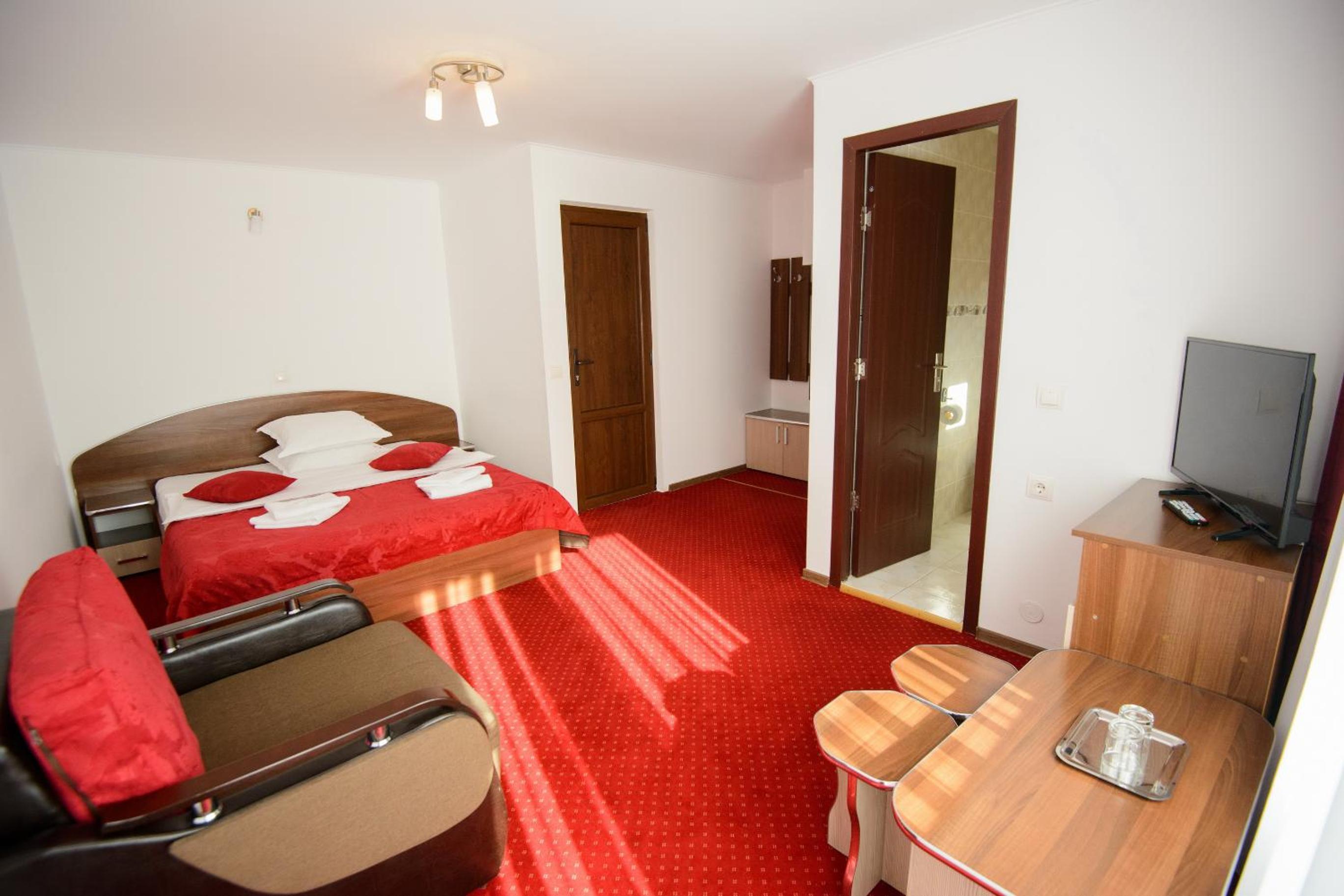 Deluxe Room (2 Adults + 1 Child) photo 3