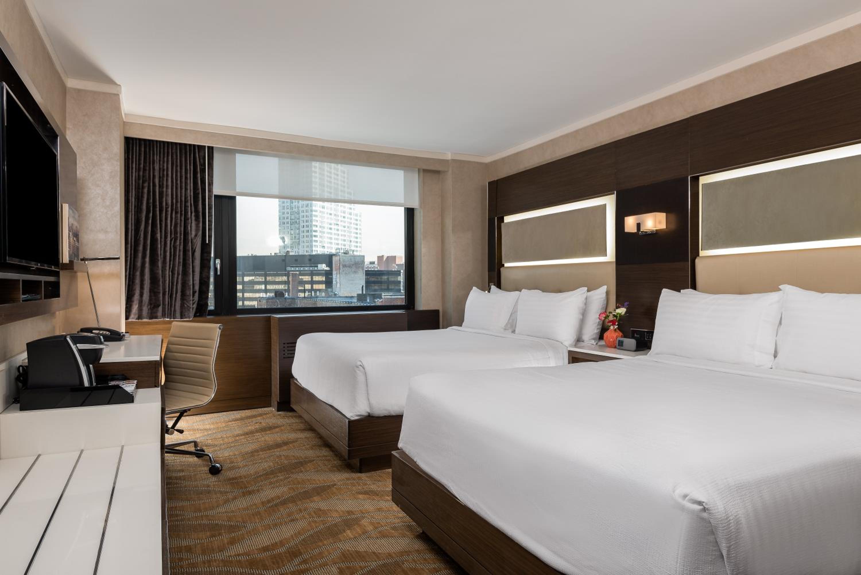 Standard Queen Room with Two Queen Beds - Hearing Accessible photo 3