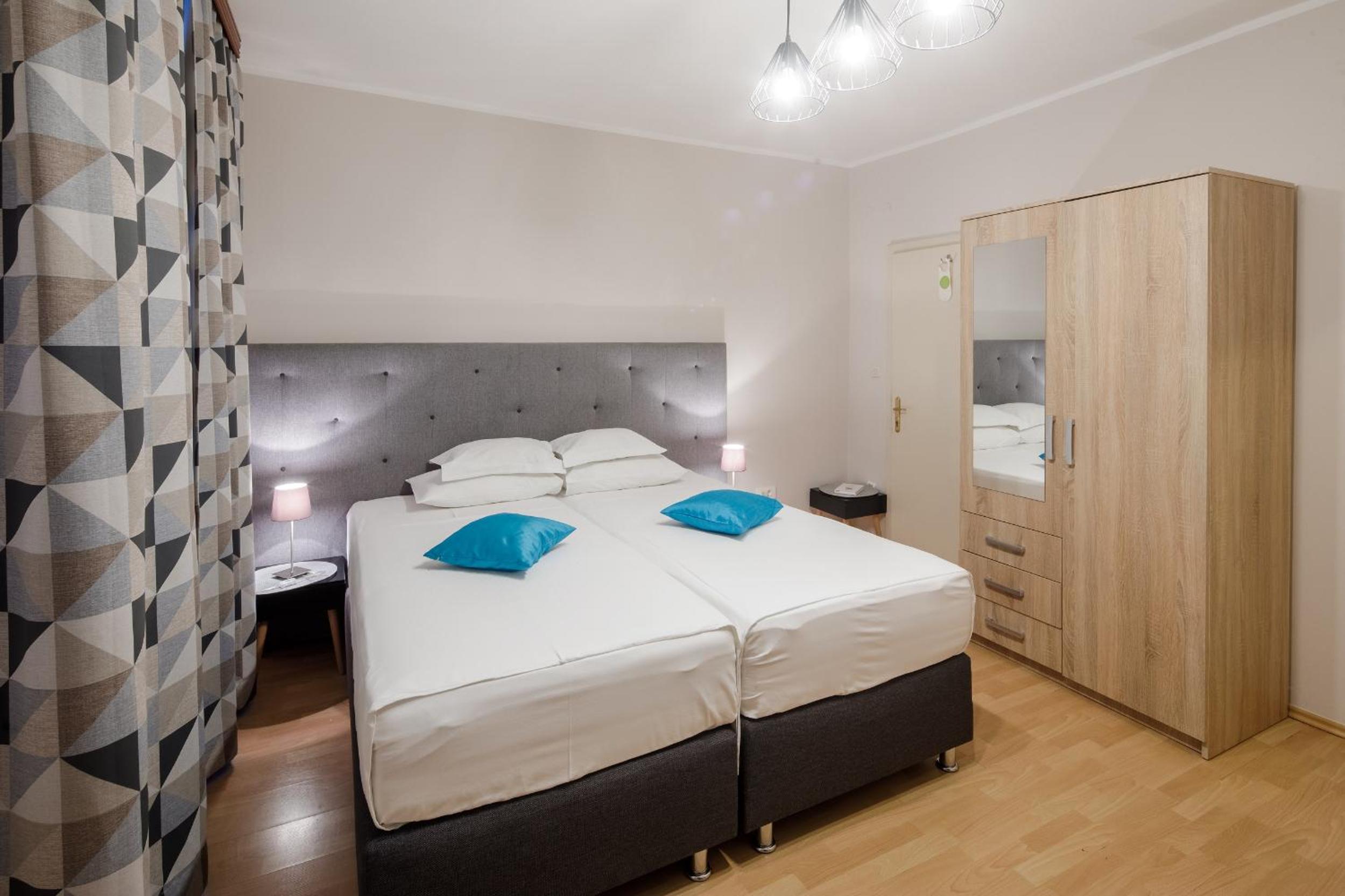 Standard Double or Twin Room - Photo 5