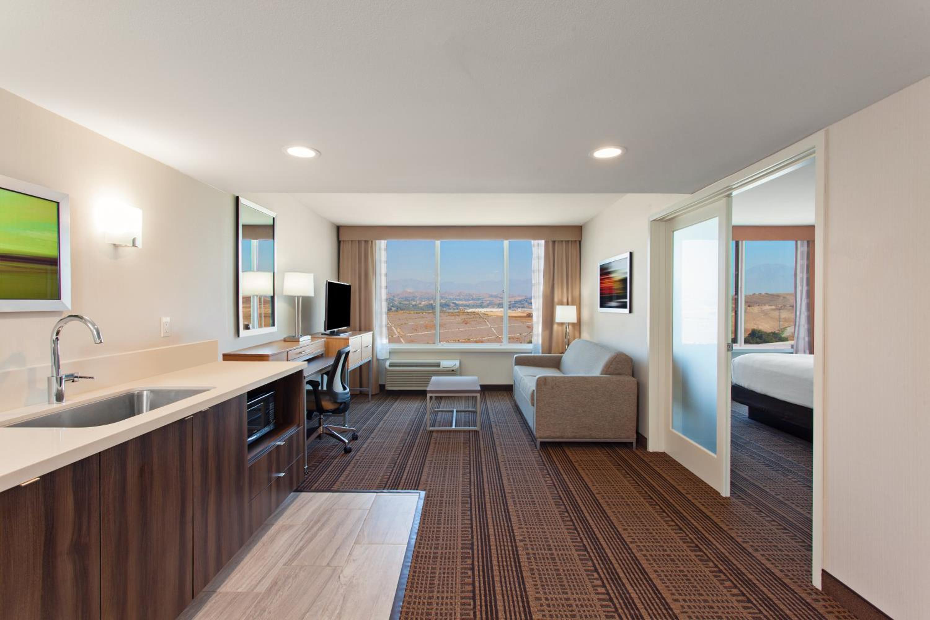 One-Bedroom Suite - Photo 1