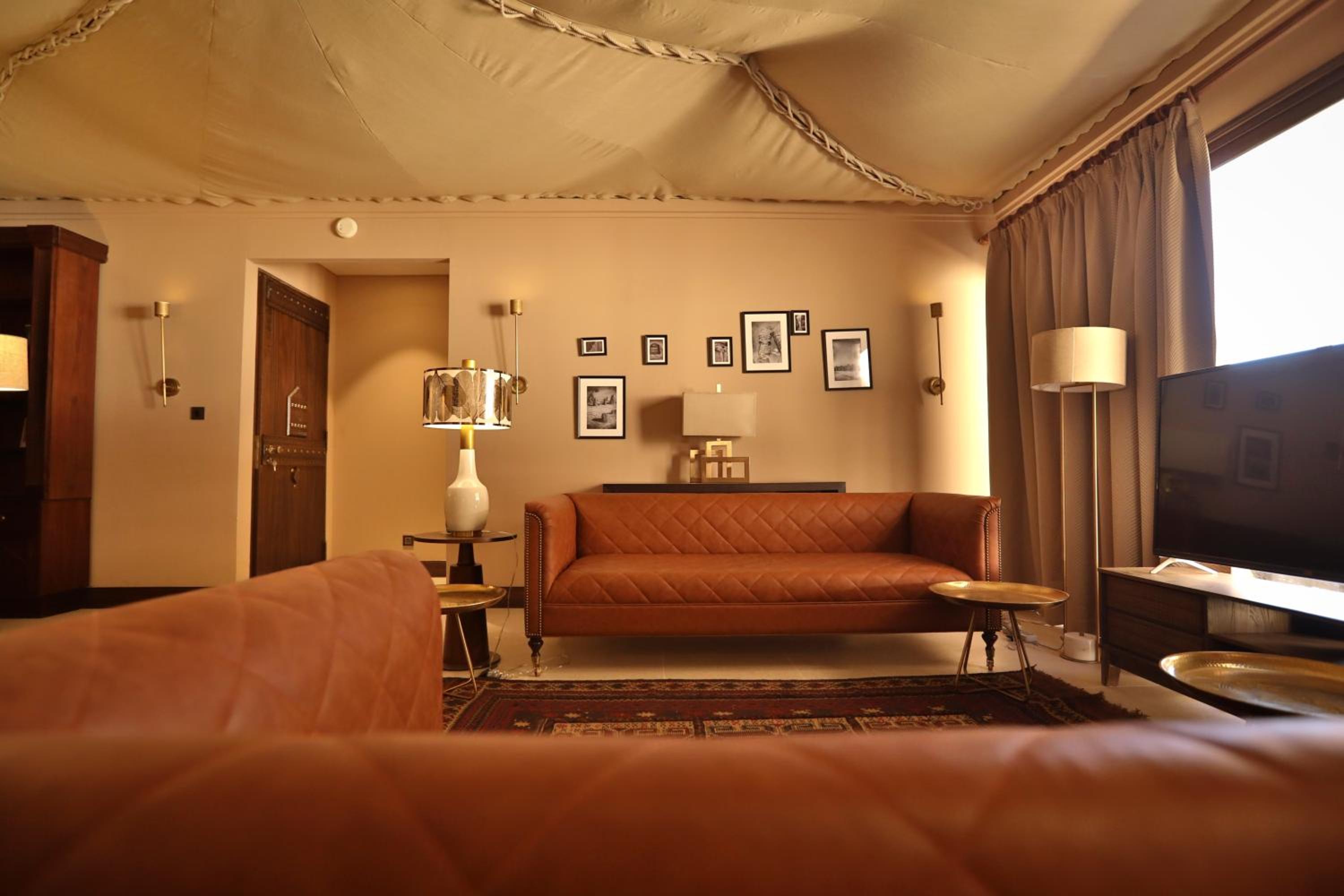 Luxury Three Bedroom Villa - Photo 31
