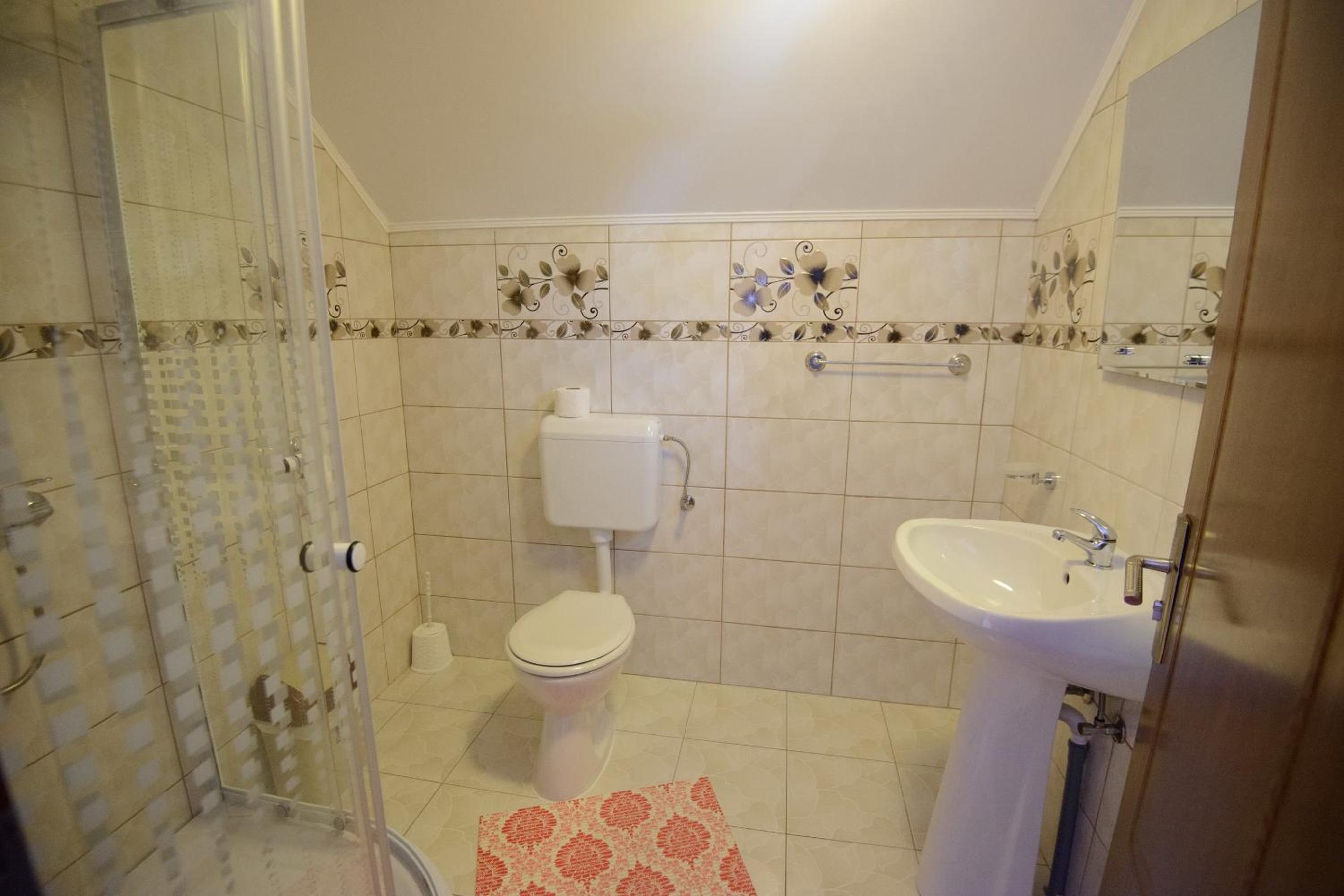 Deluxe Room (2 Adults + 1 Child) photo 3