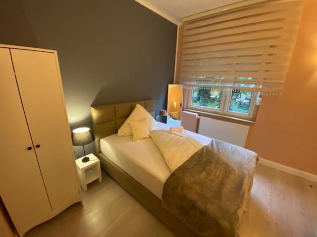Single Room with Private Bathroom - Annex