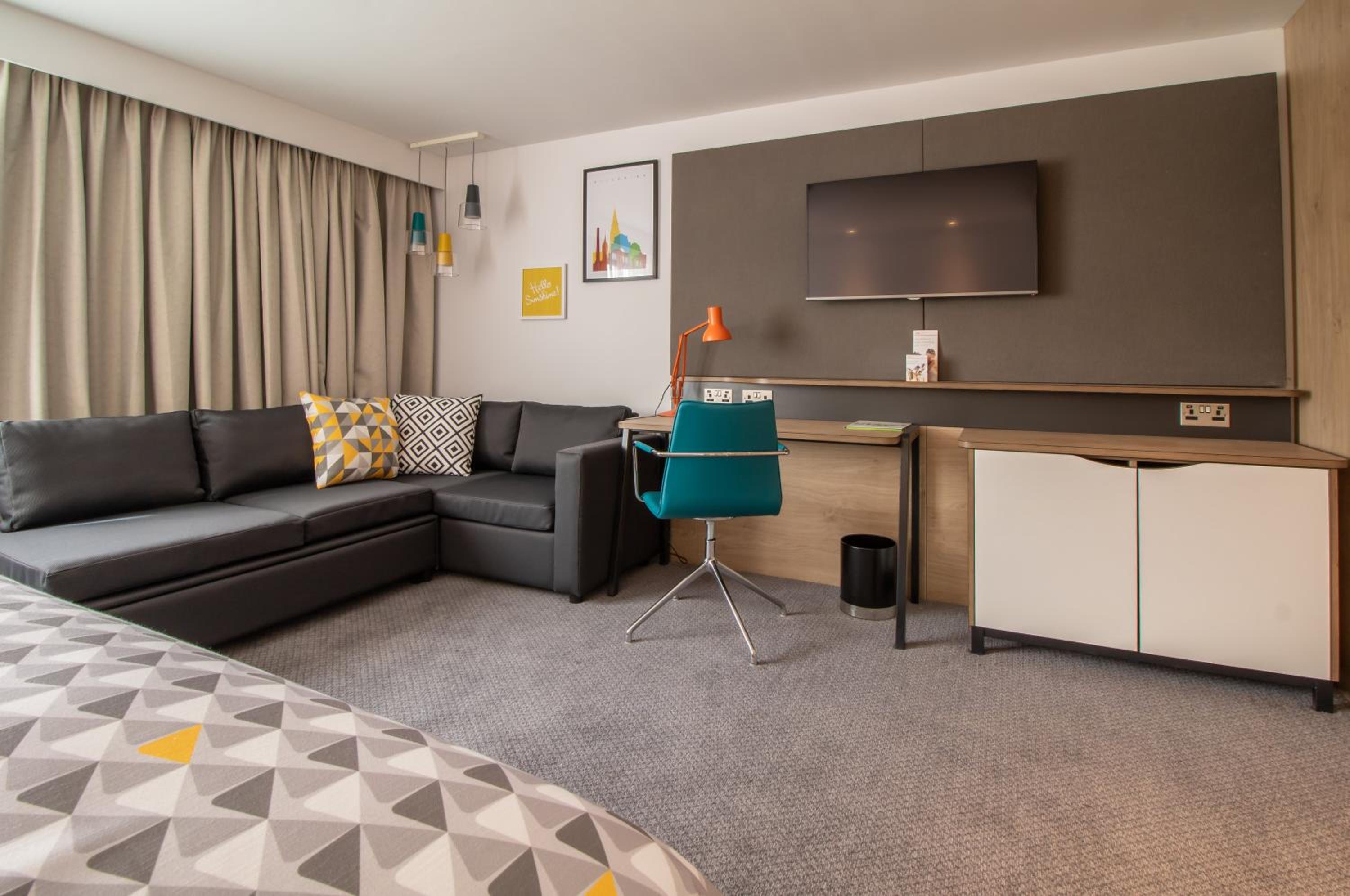 Premium King Room - Photo 18