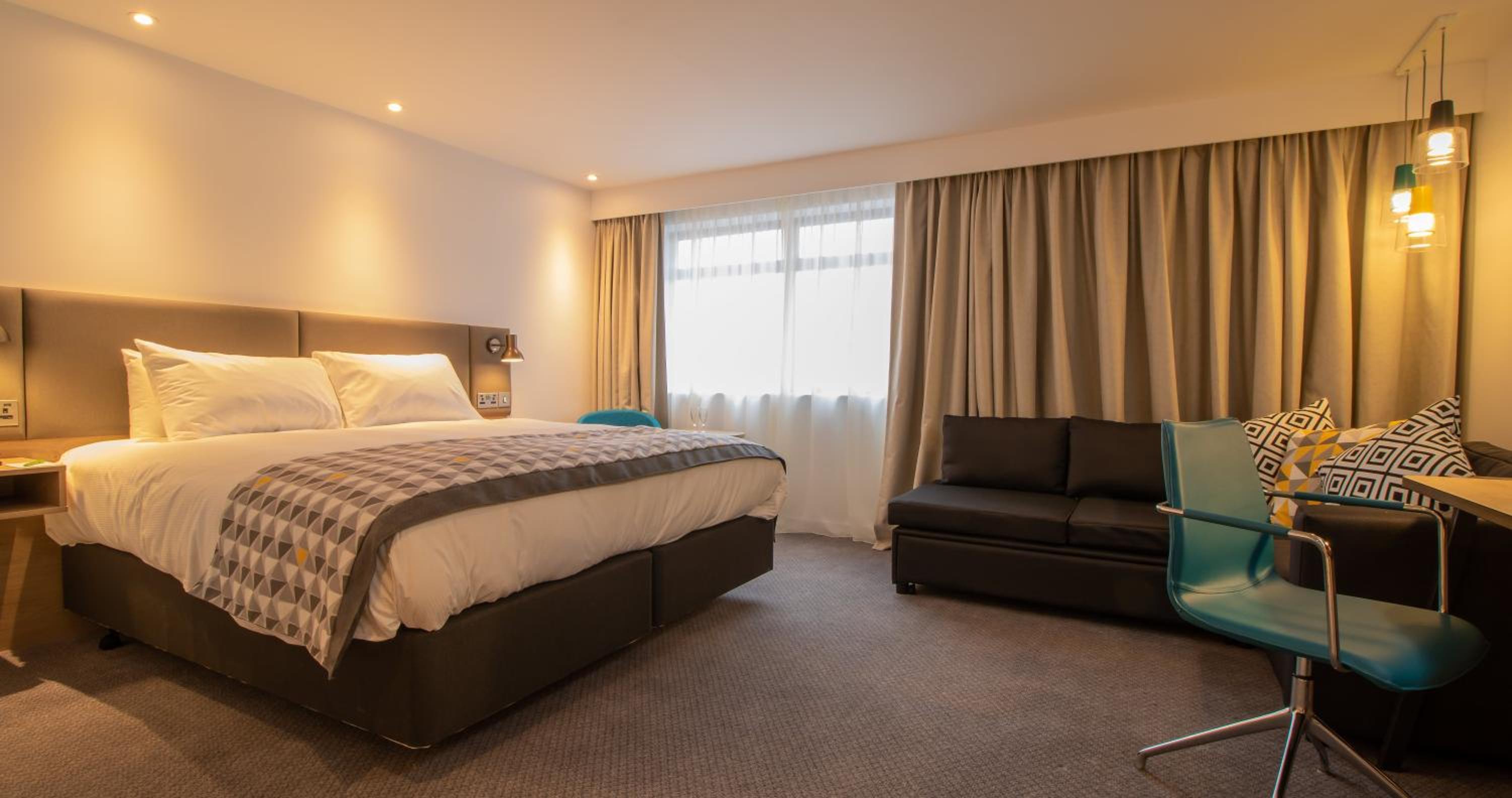 Premium King Room - Photo 26