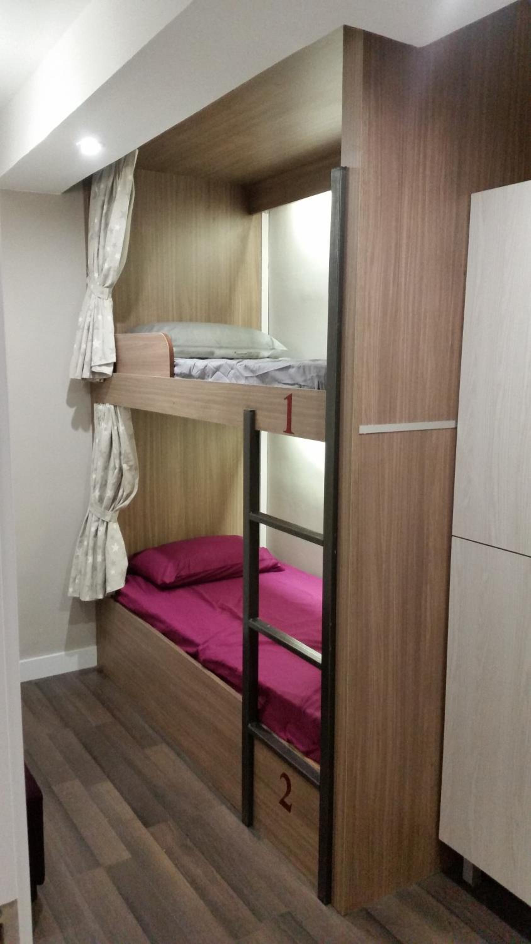 Cama en habitación compartida de 4 camas para mujeres.