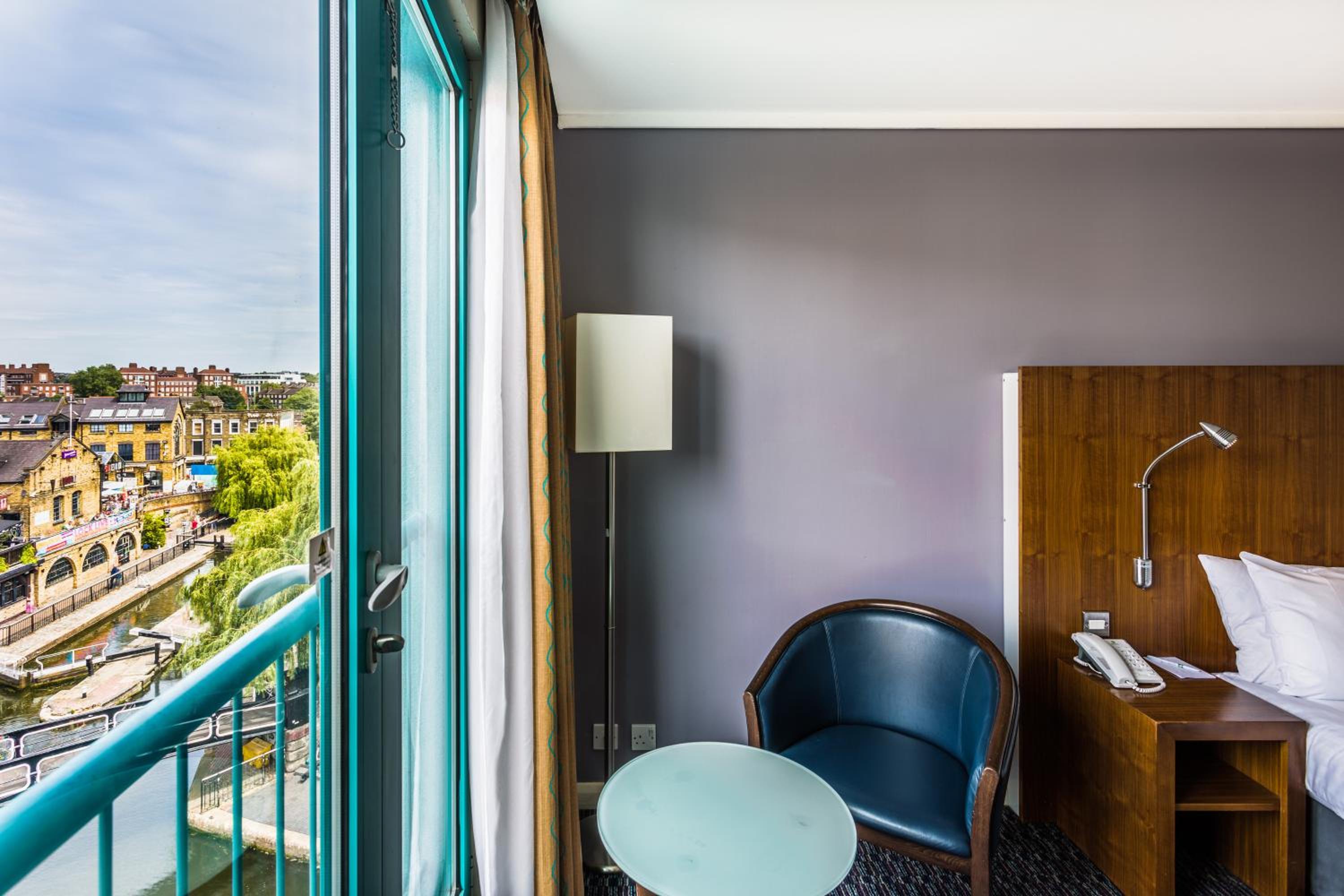 Standard Queen Room with View photo 2