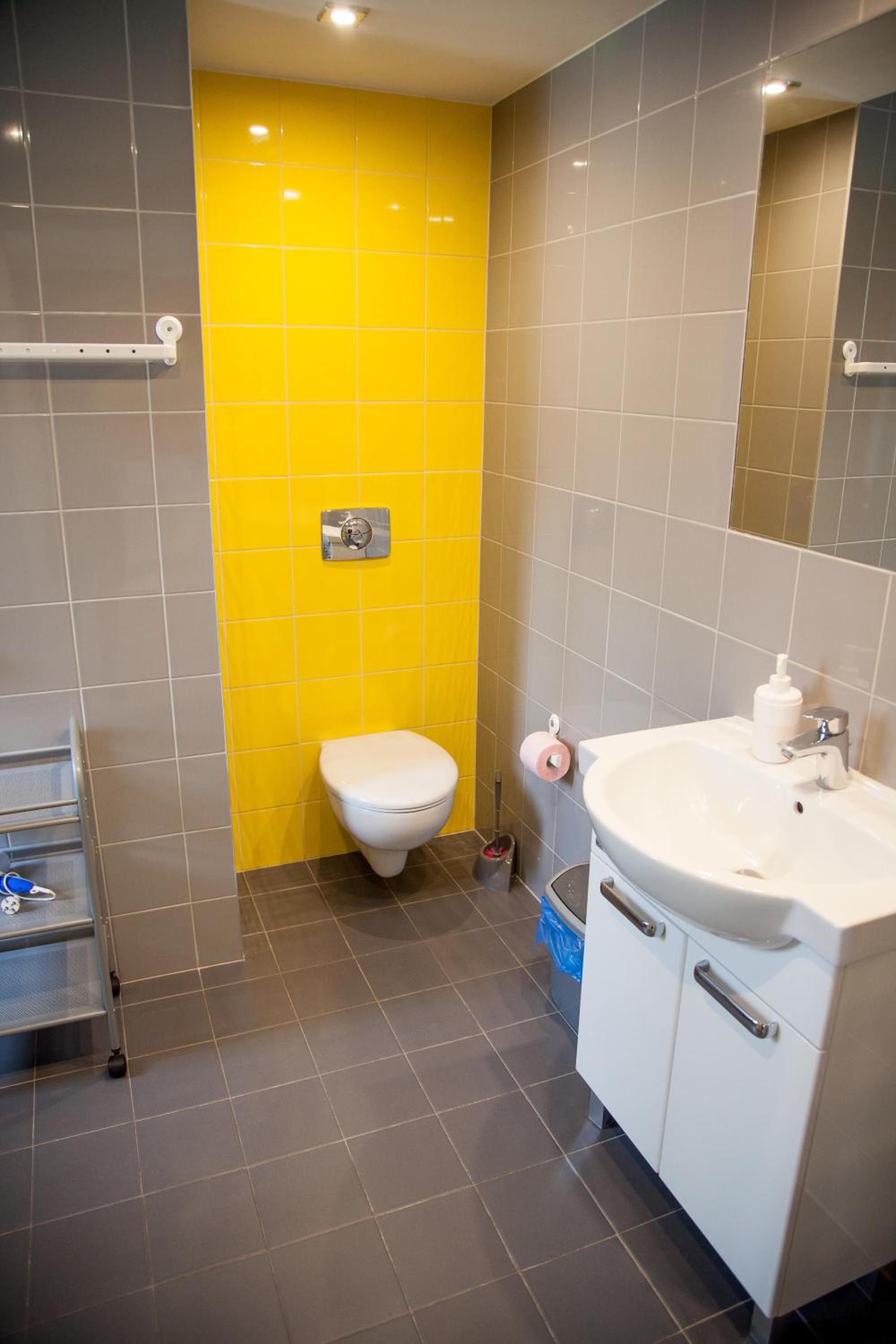 Studio Apartment - Photo 2