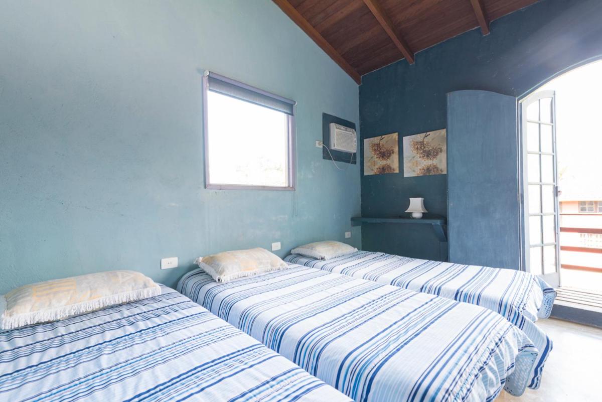 Triple Room with Three Single Beds photo 1