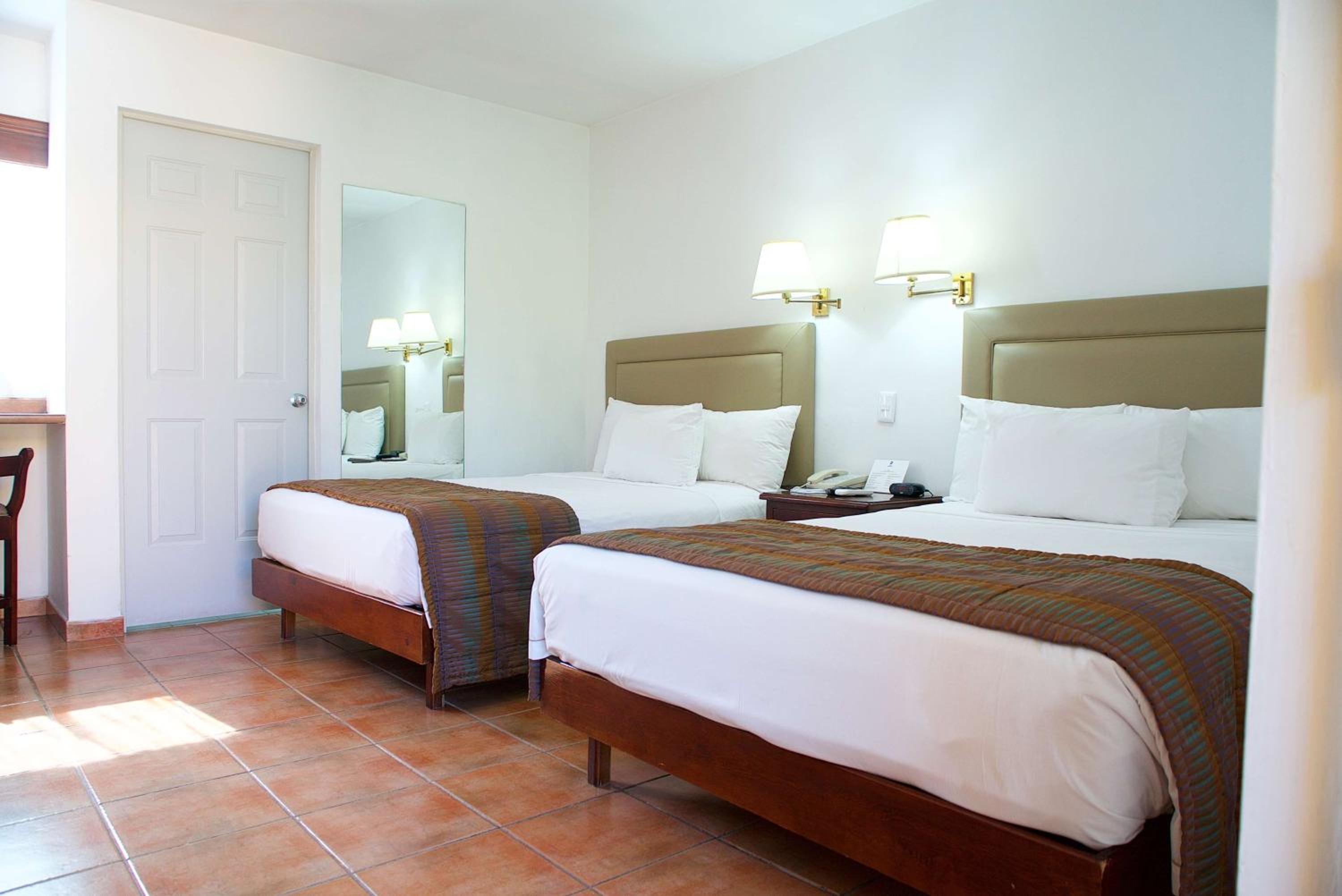 Double Room with Two Double Beds - Non-Smoking - Photo 9