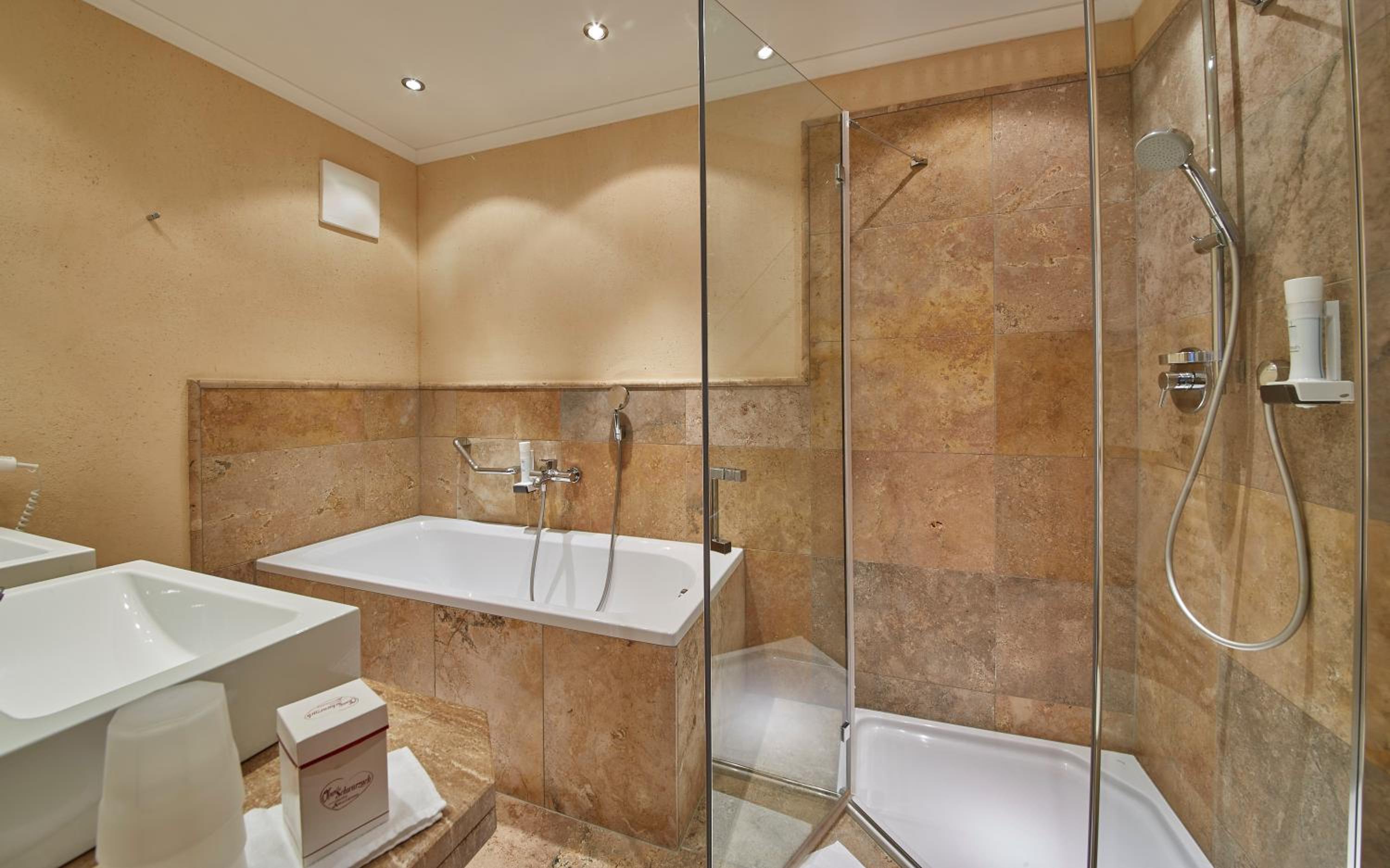 Superior Family Suite with One Bathroom - Photo 10