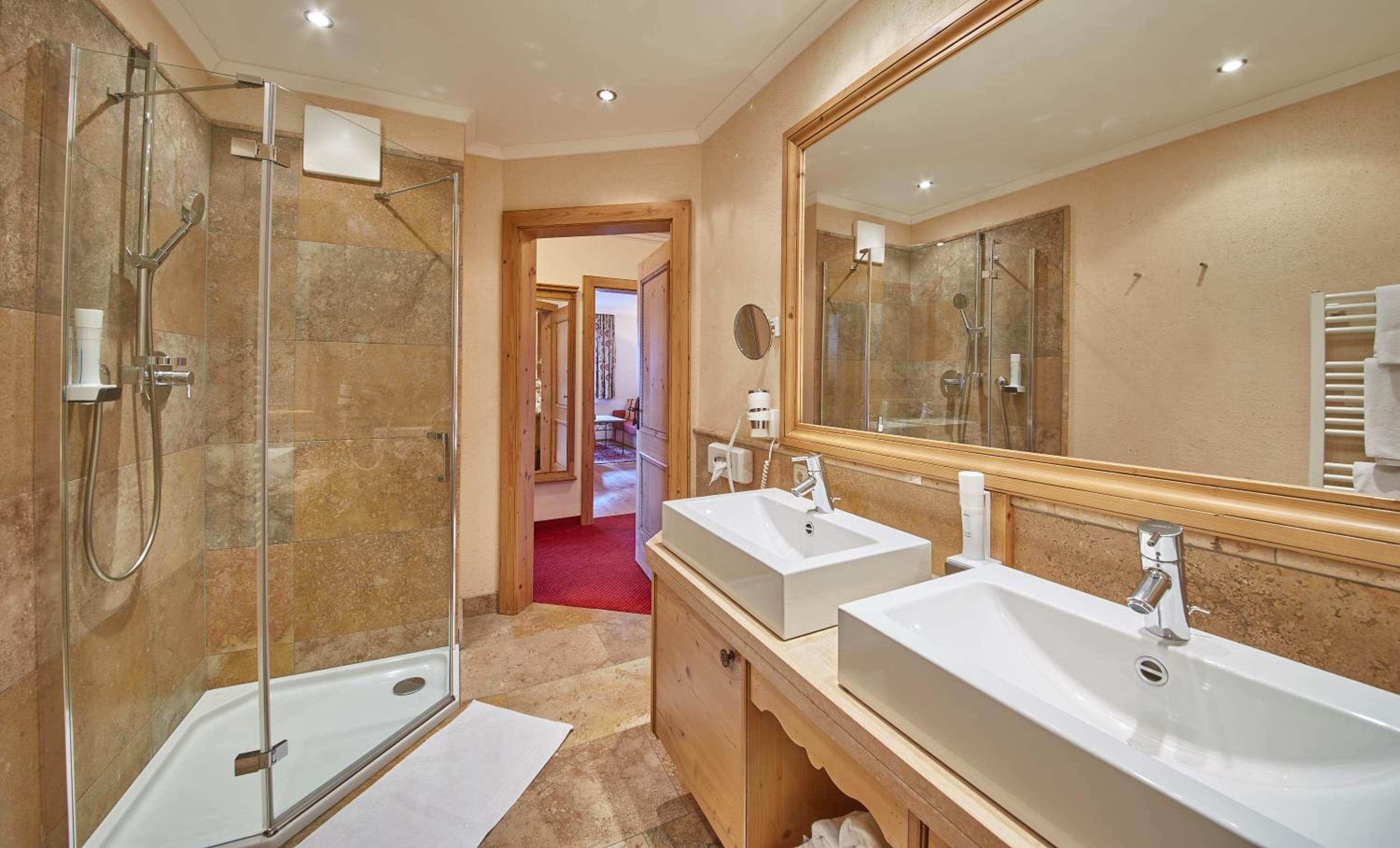 Superior Family Suite with One Bathroom - Photo 8