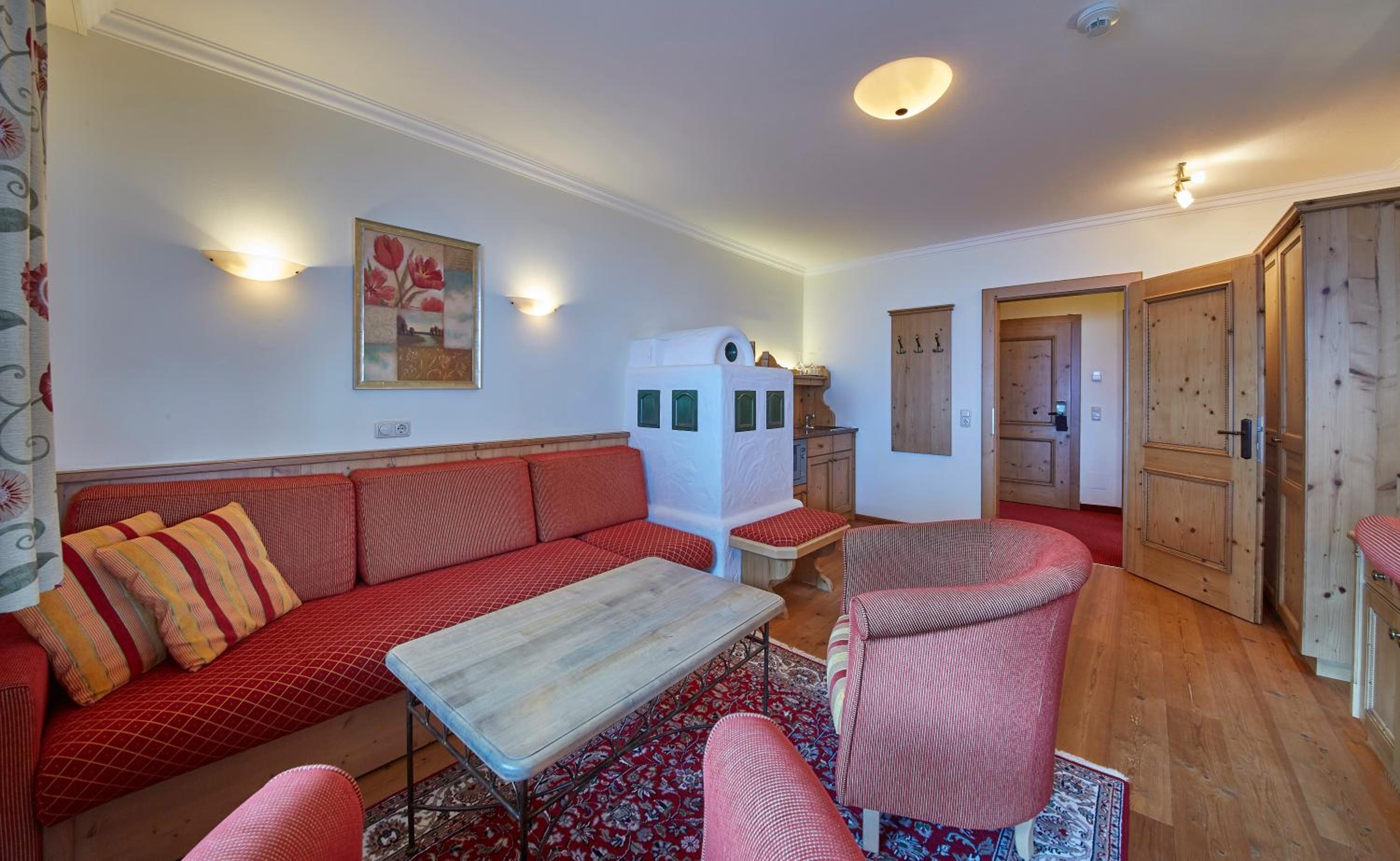 Superior Family Suite with One Bathroom - Photo 3
