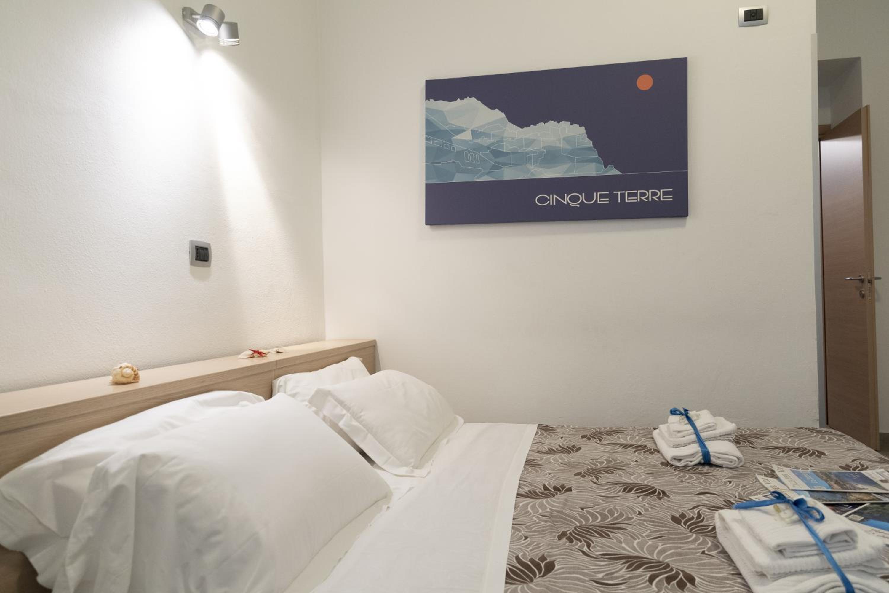 Double or Twin Room - Photo 4