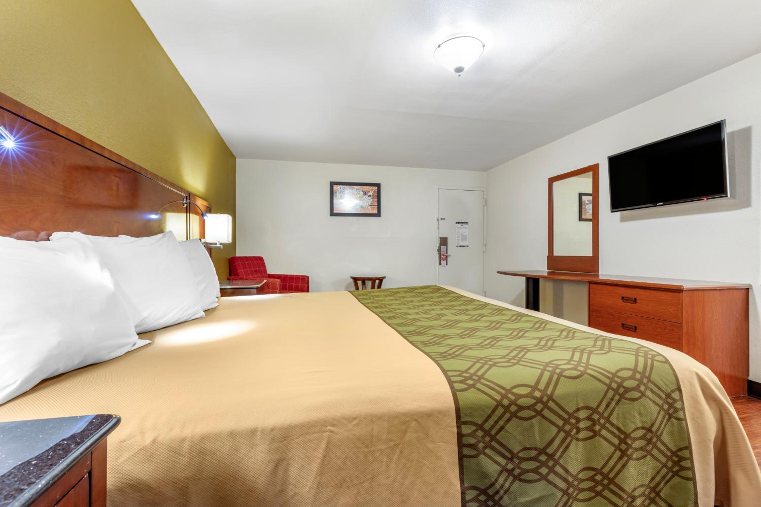 Standard King Room - Non-Smoking  - Photo 1