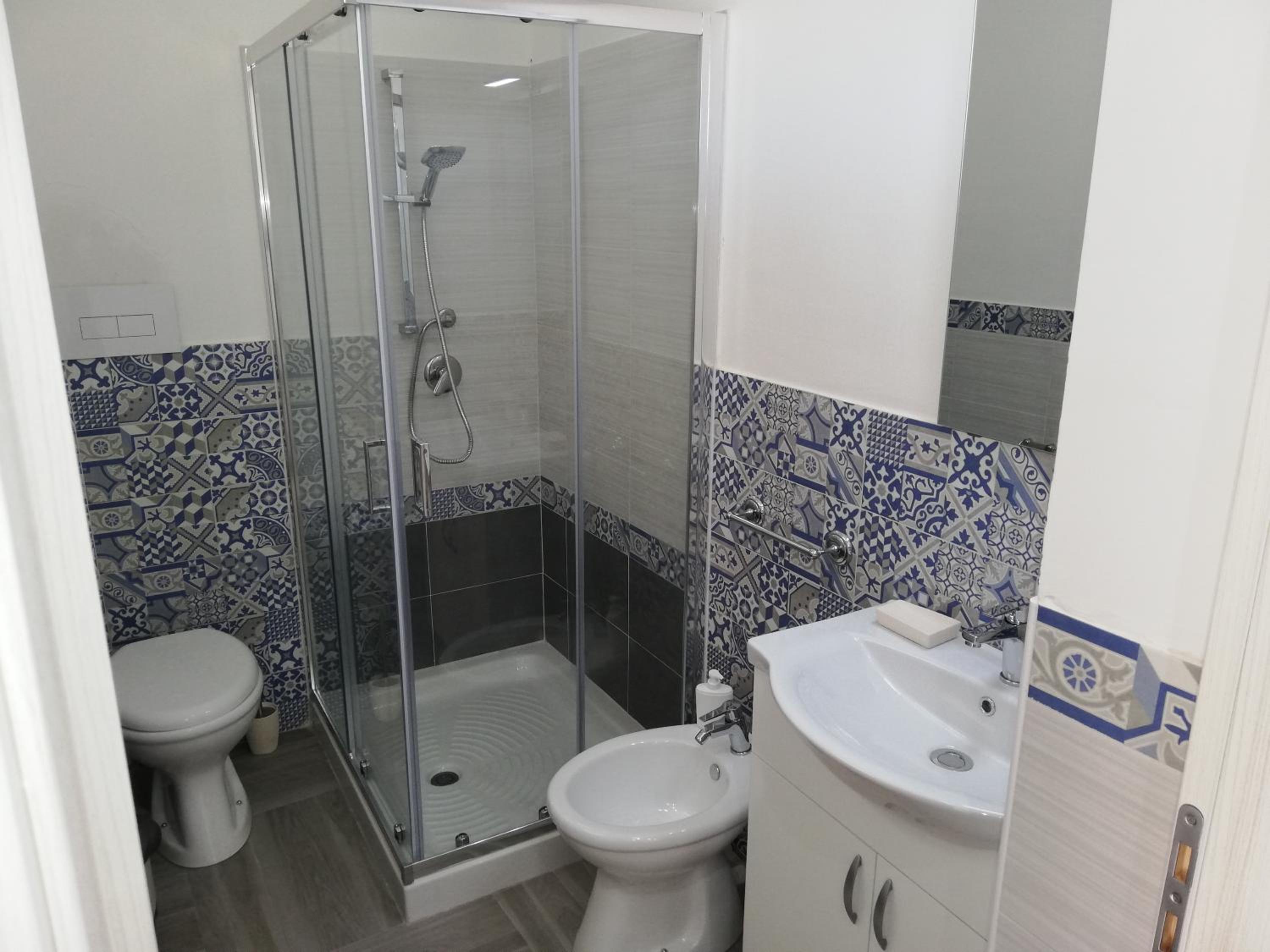 Family Room with Private Bathroom - Photo 6