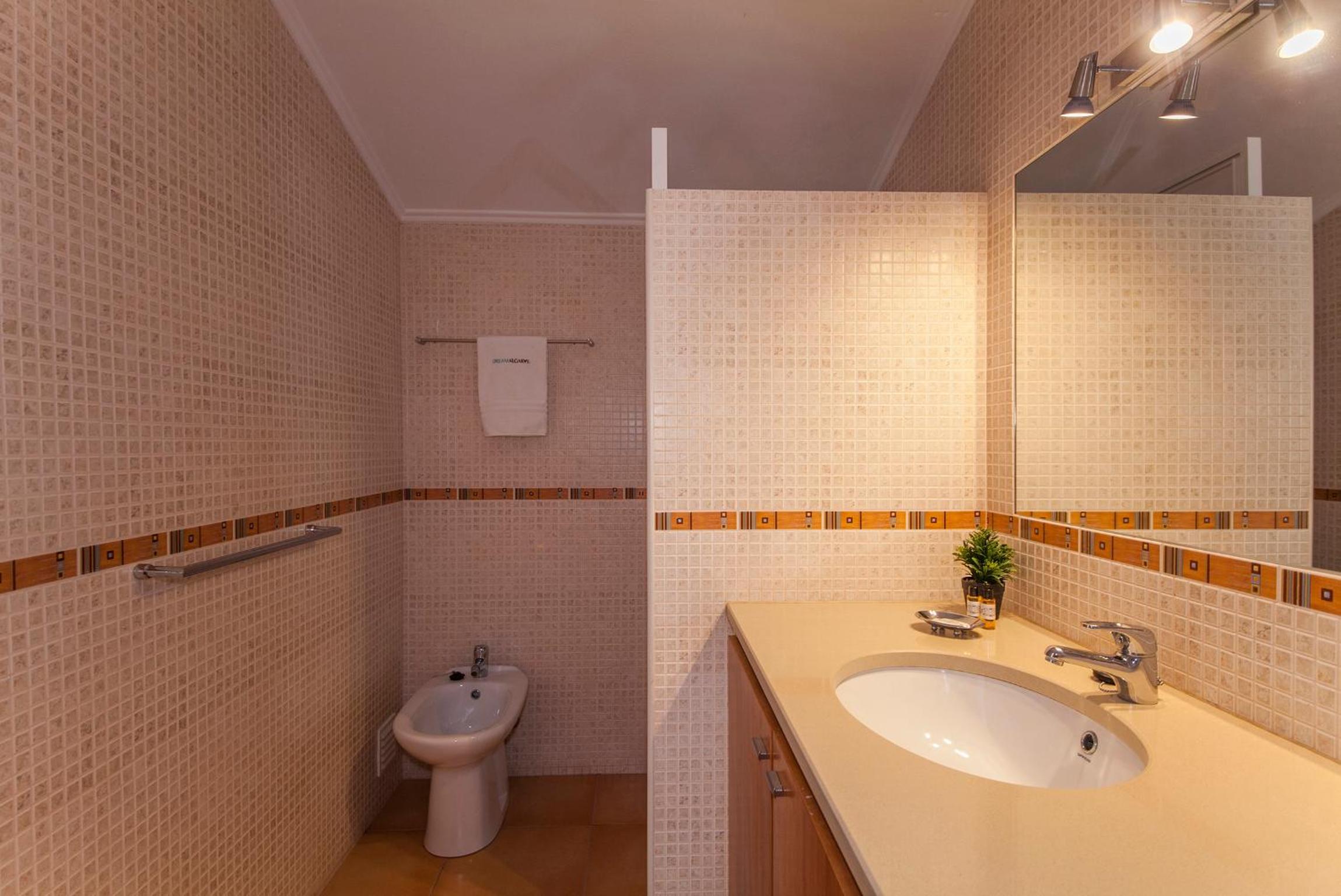 One-Bedroom Apartment - Photo 7
