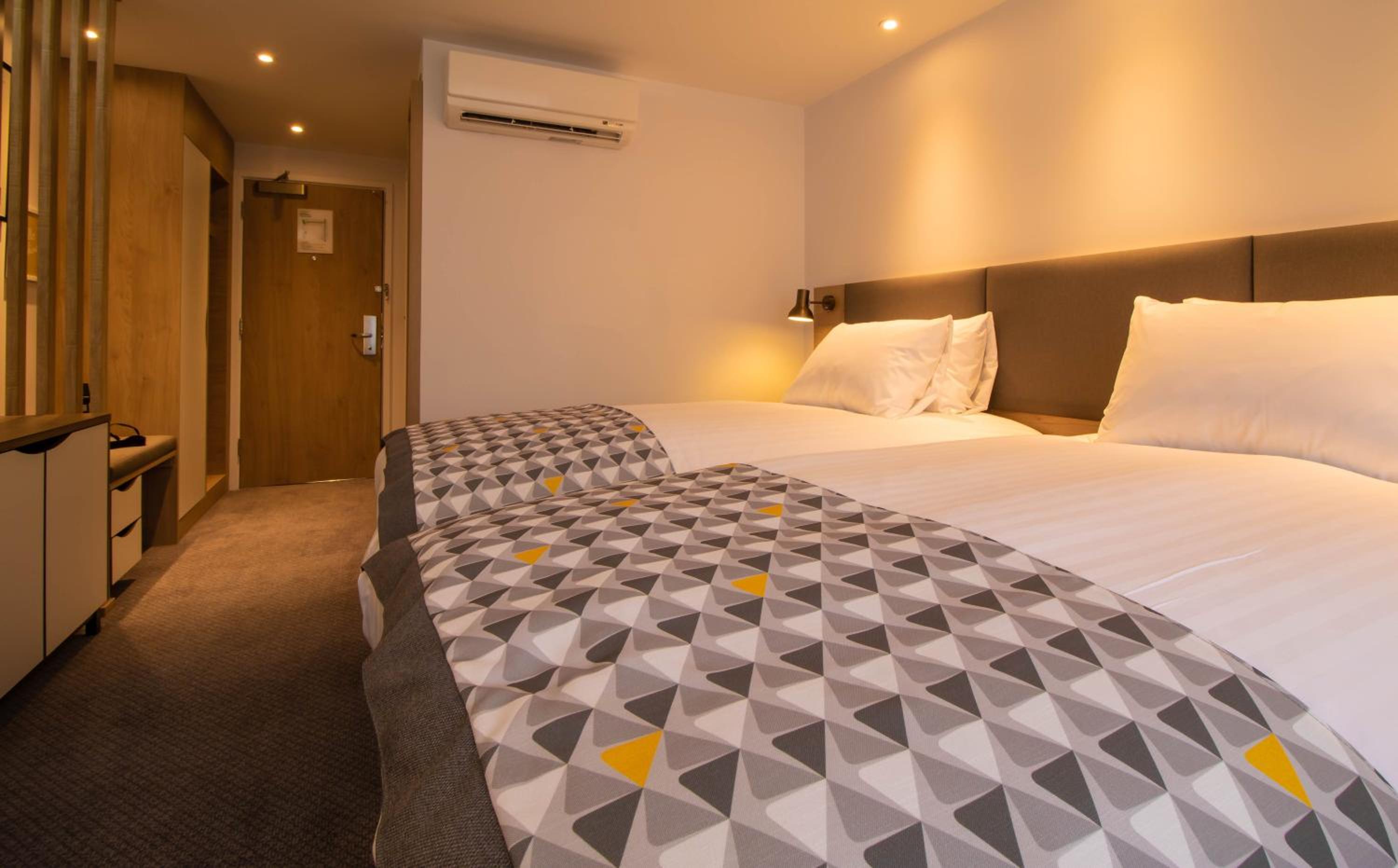 Standard Twin Room - Photo 22