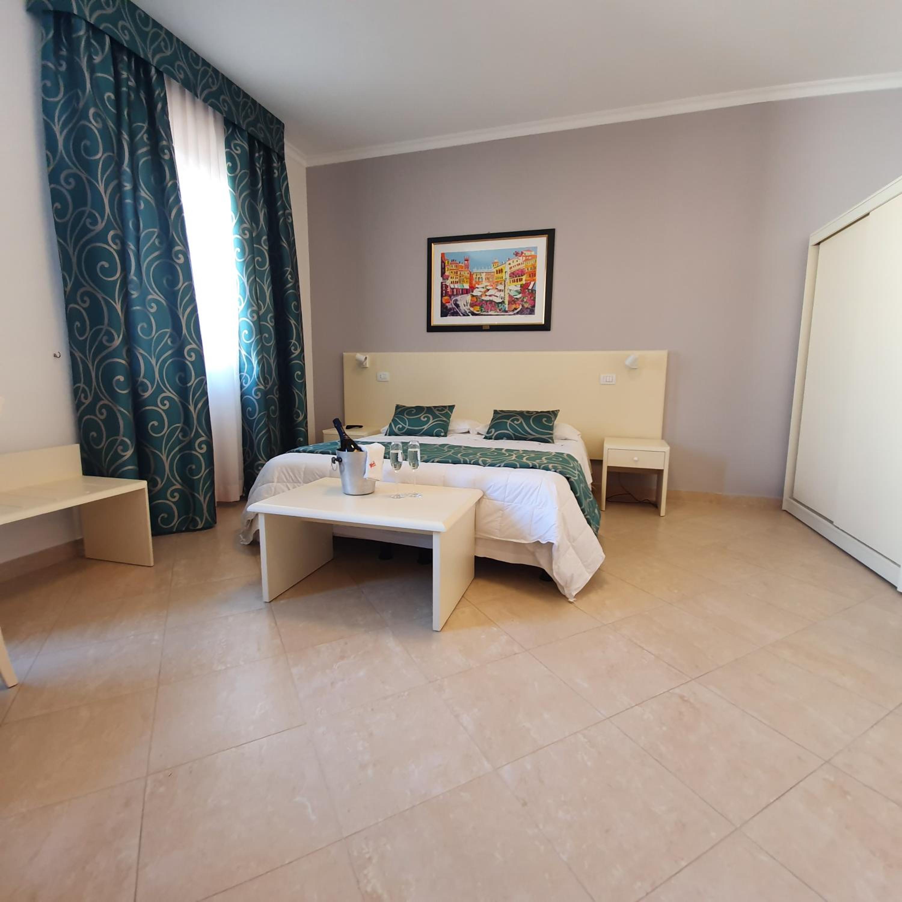 Superior Double or Twin Room - Photo 4