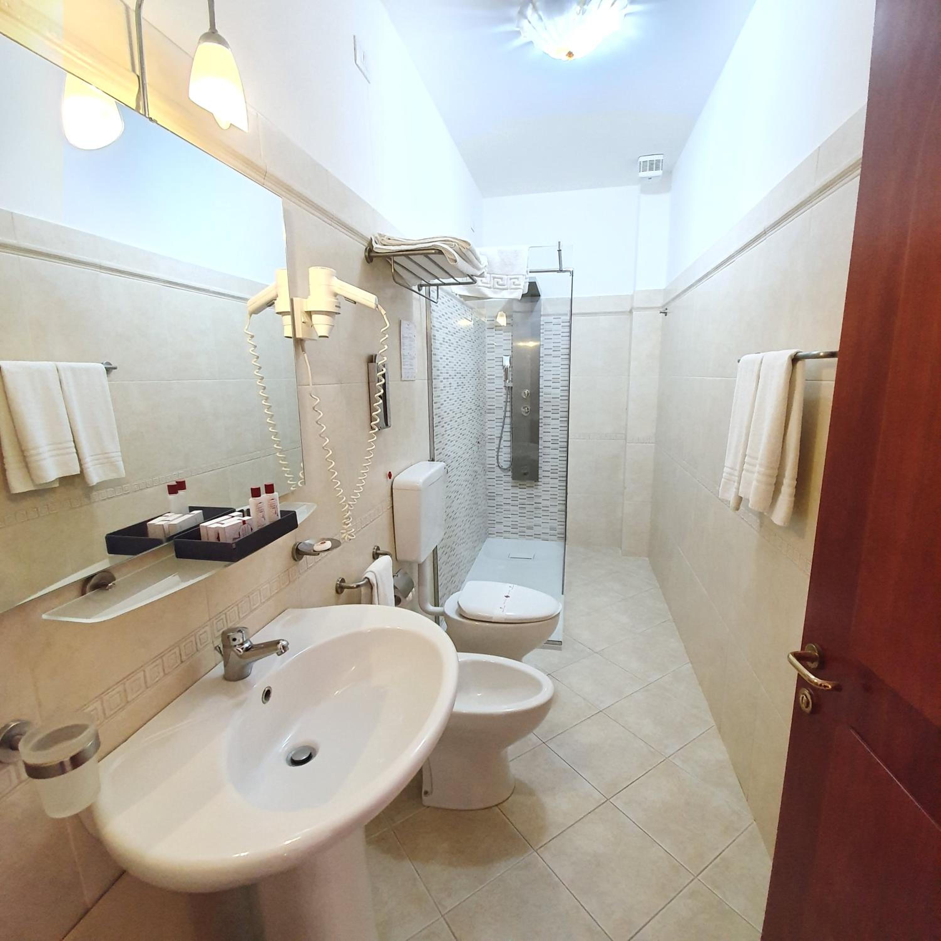Superior Triple Room - Photo 2