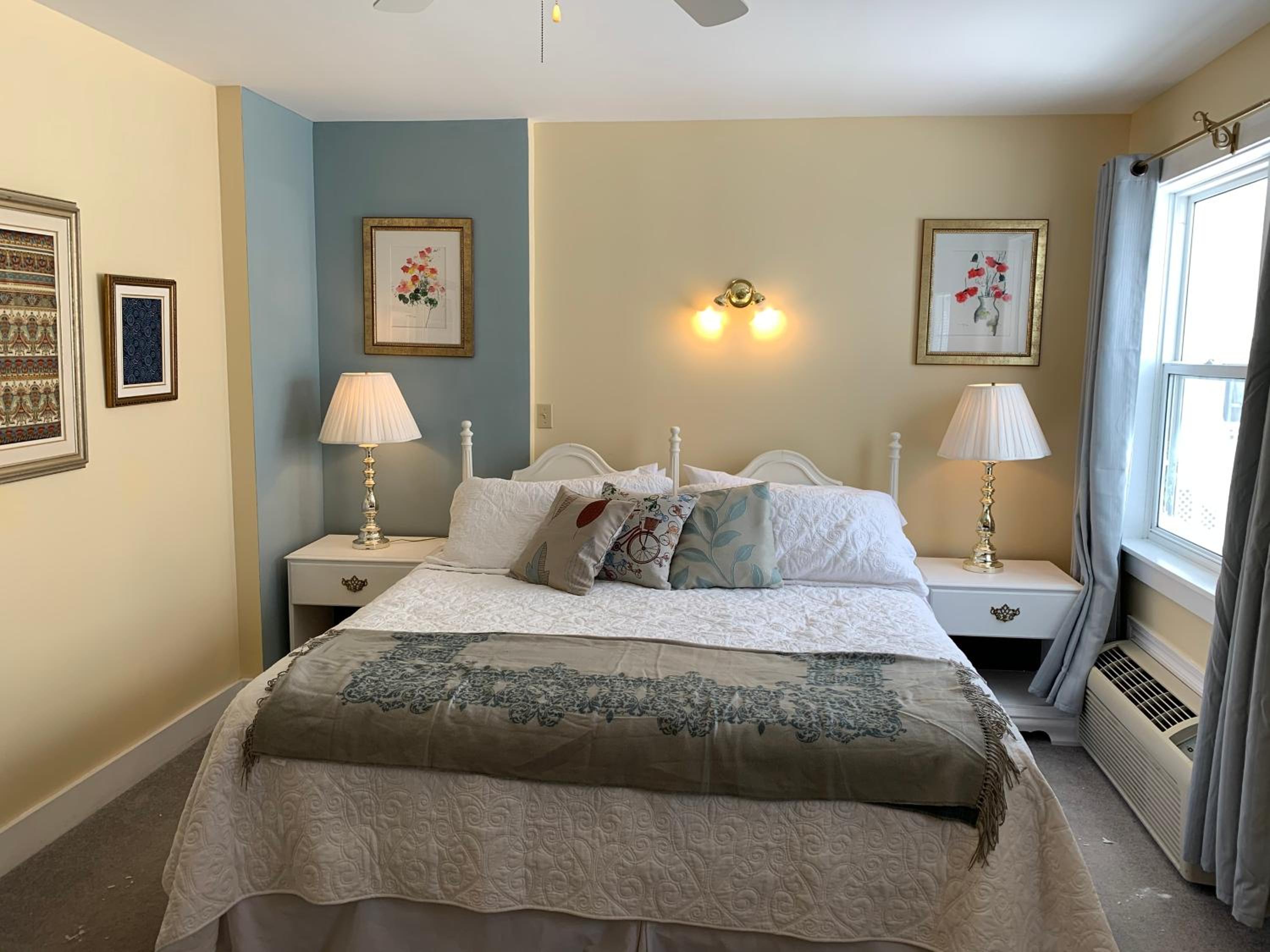 Standard King Room photo 1