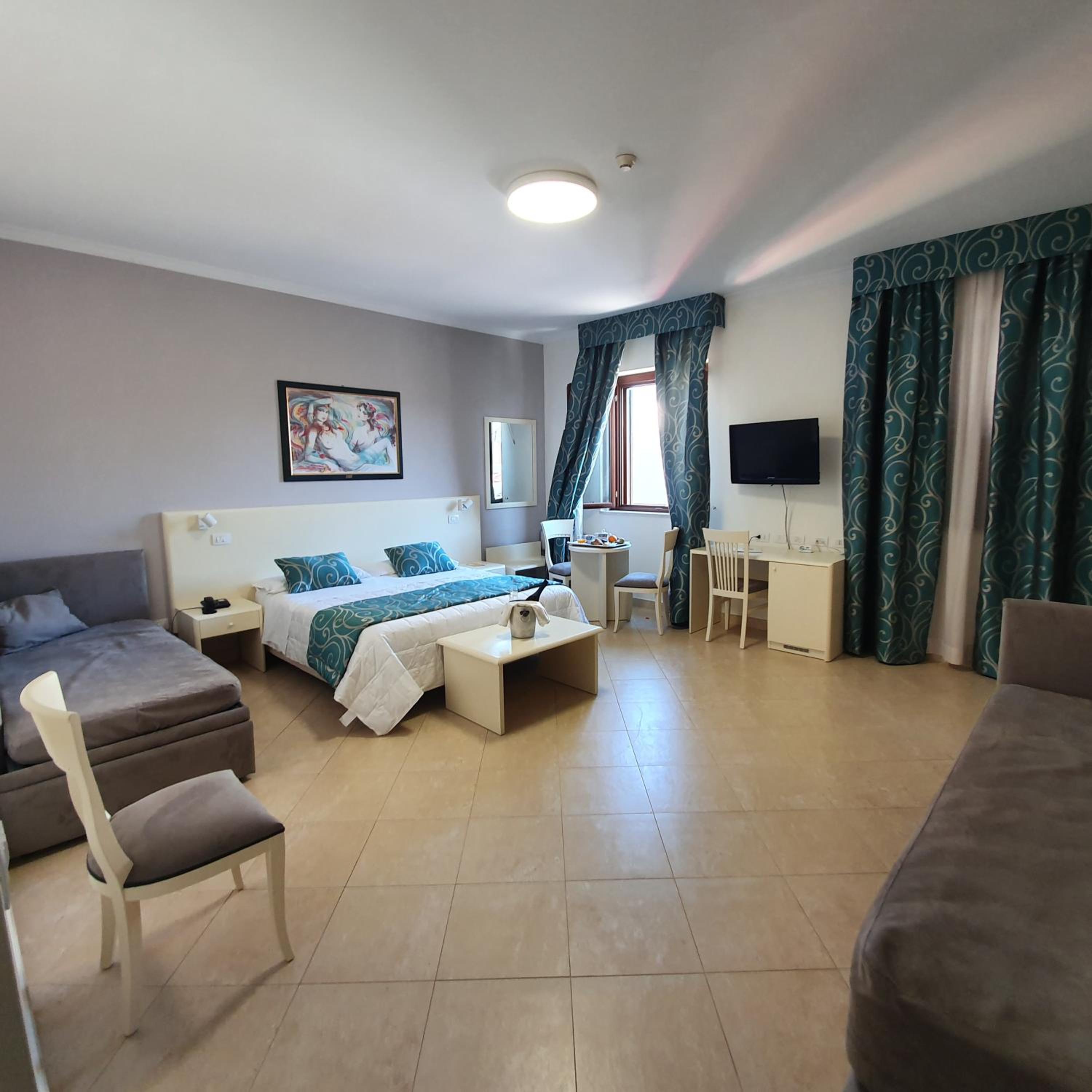 Superior Quadruple Room - Photo 2