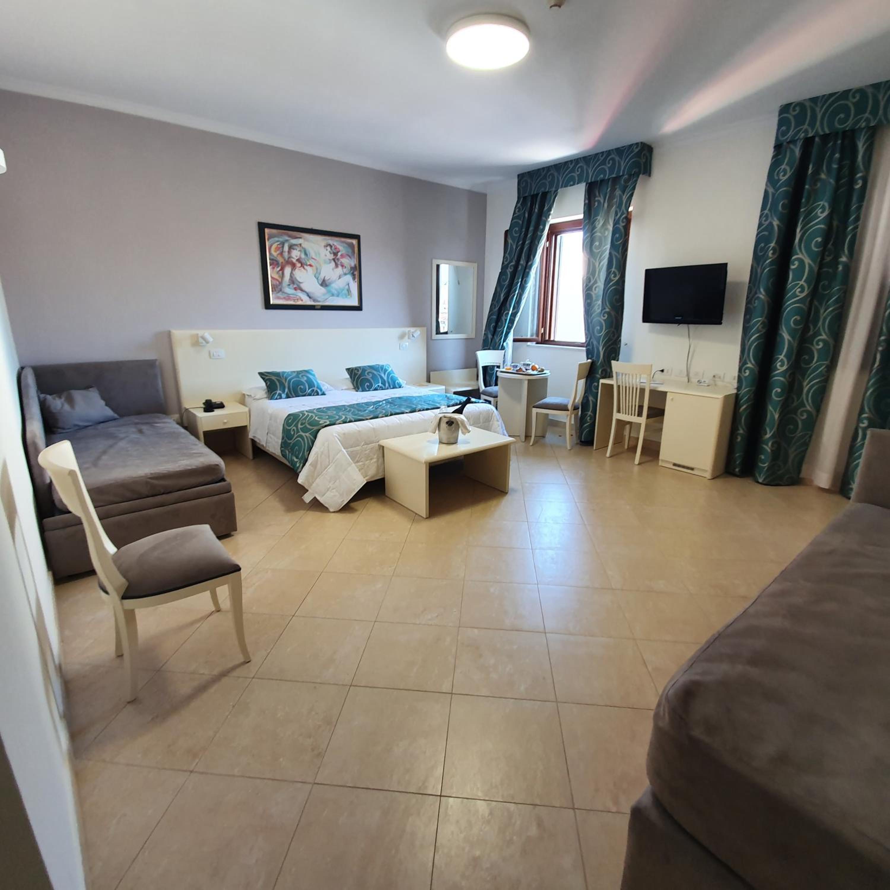 Superior Quadruple Room - Photo 1