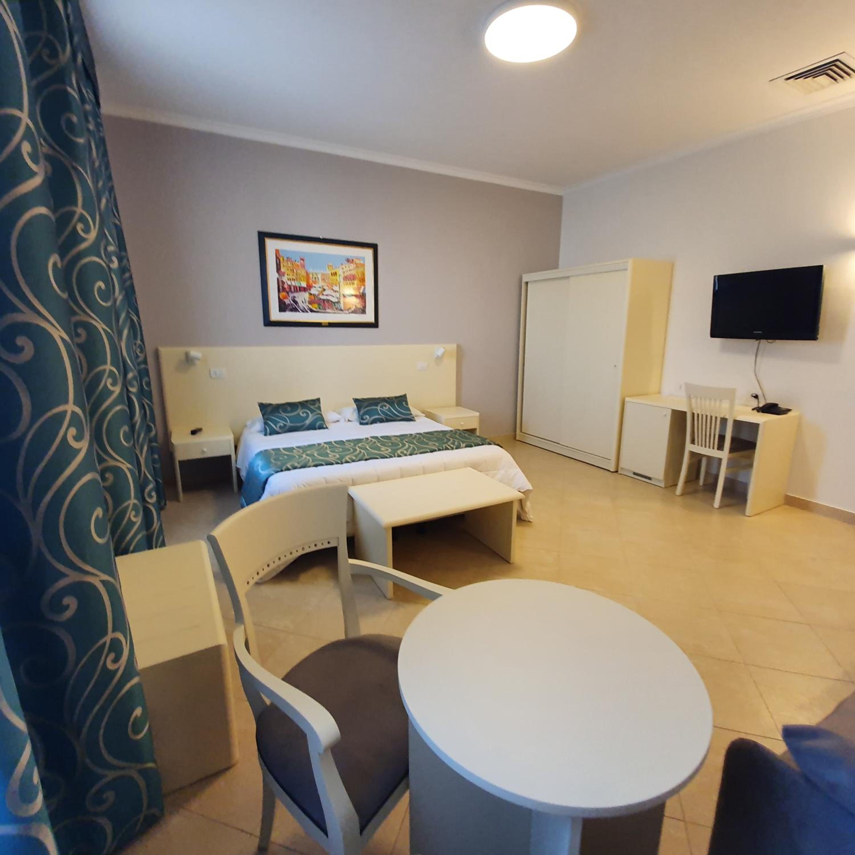 Superior Quadruple Room - Photo 4