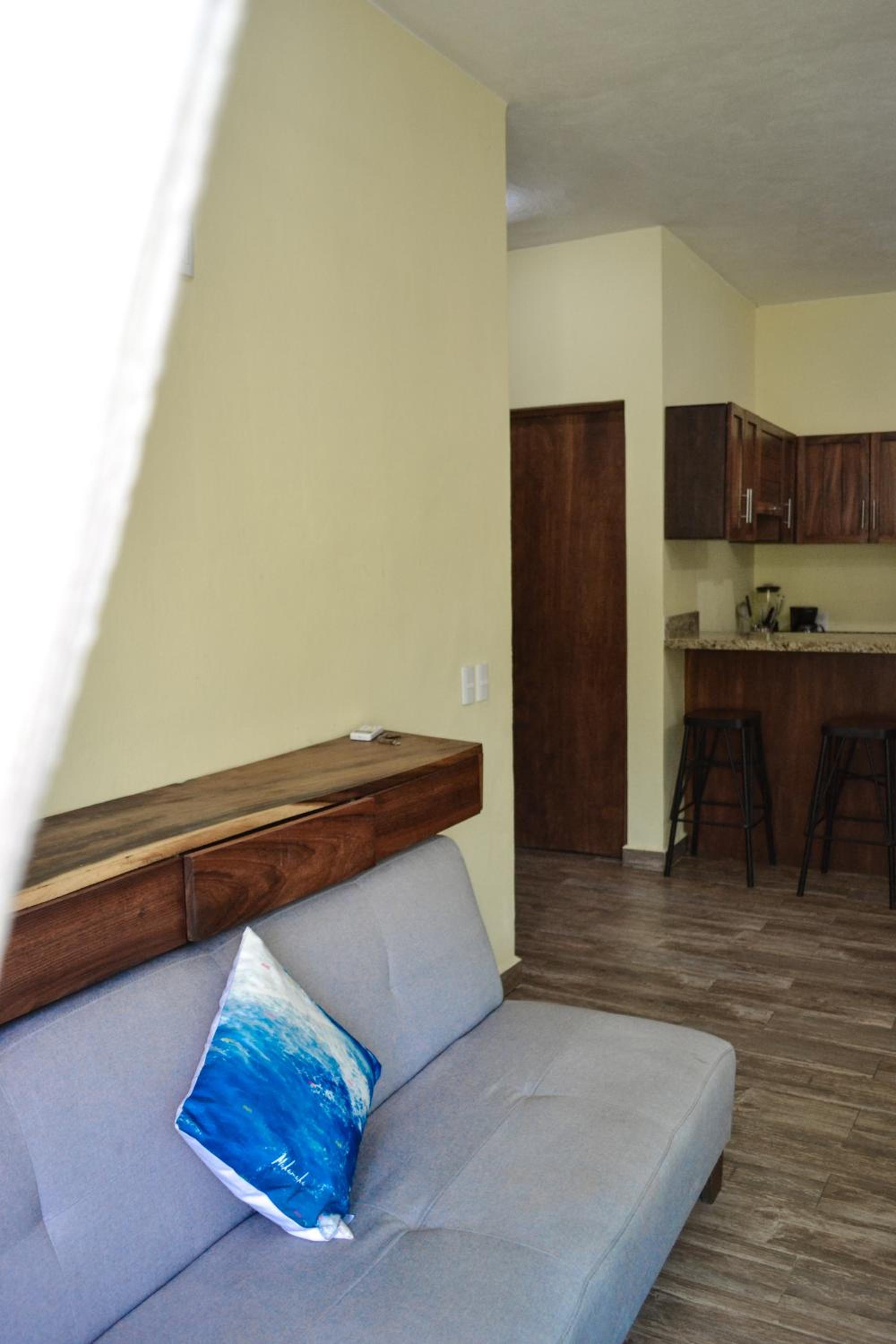 Studio Apartment with Balcony - Photo 13
