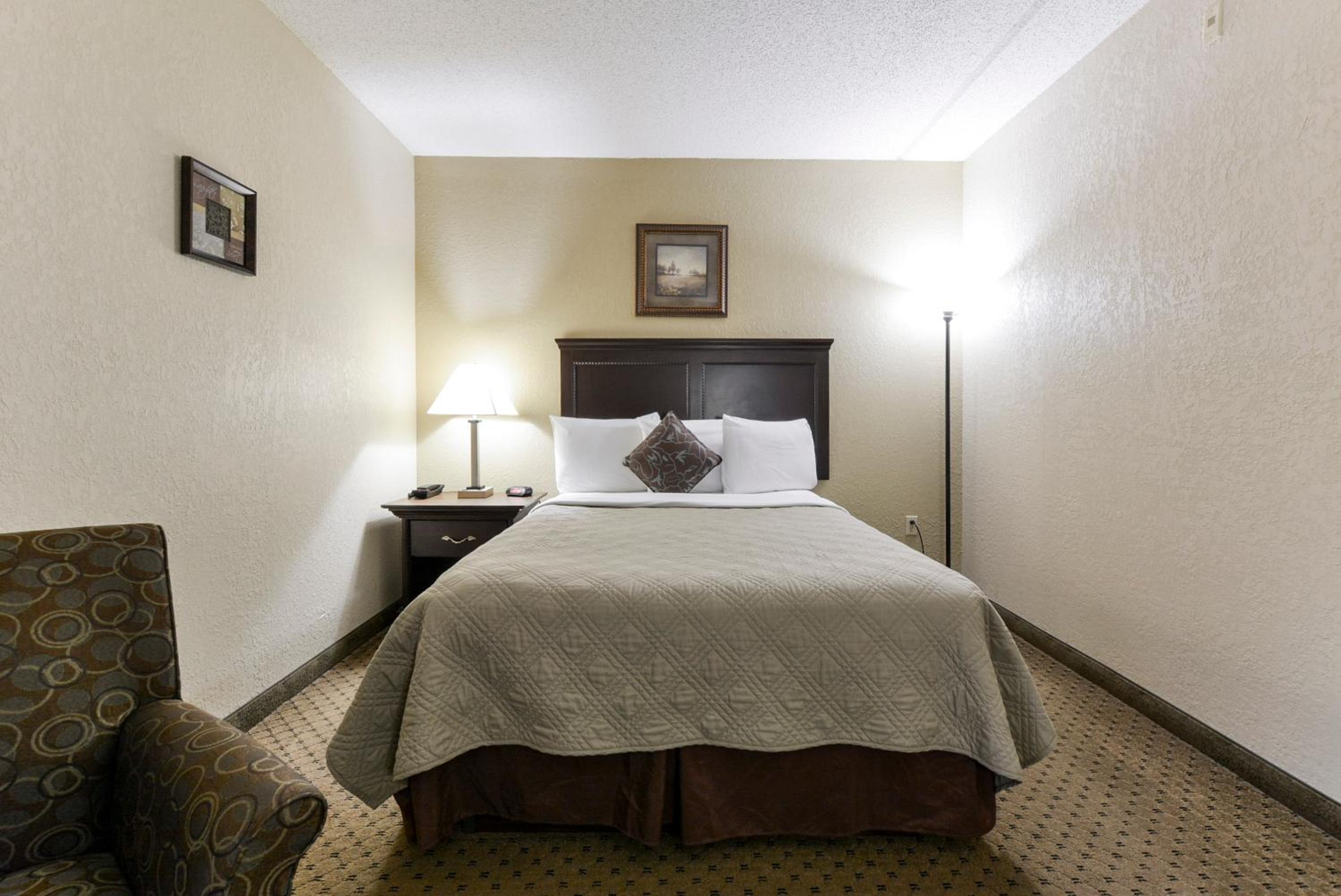 Standard Queen Room - Photo 1