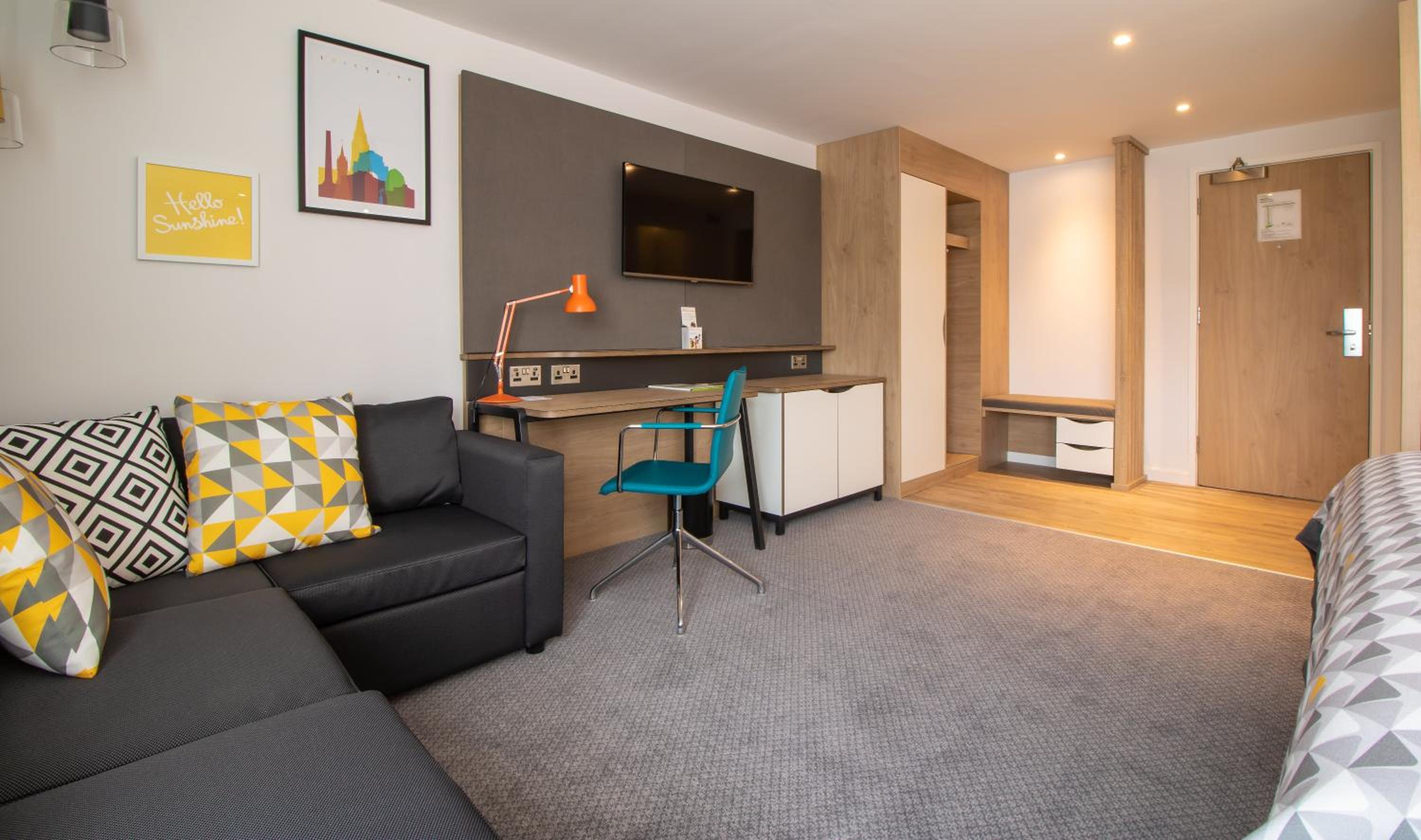 Premium King Room - Photo 7