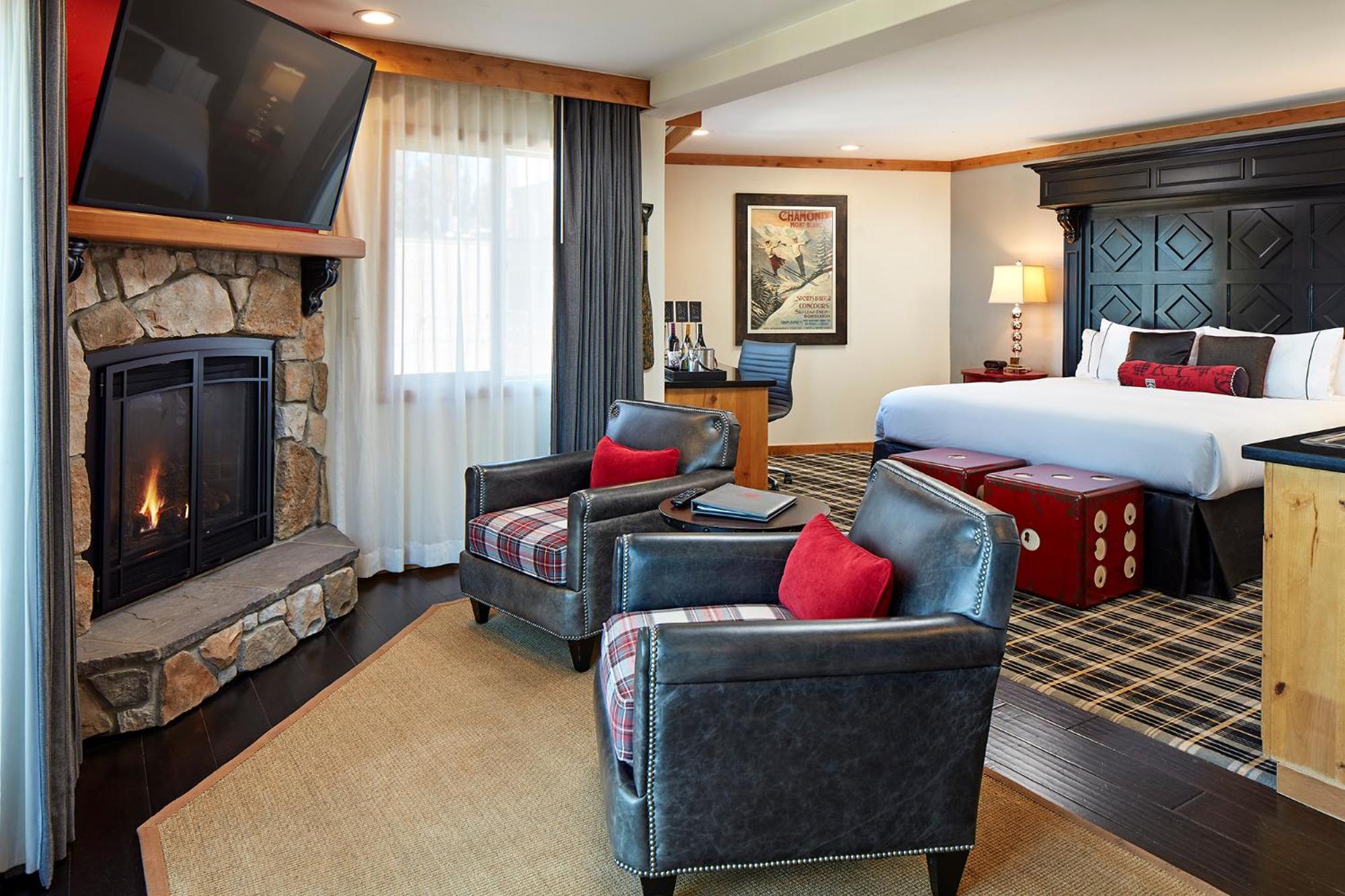 Premier King Suite with Lake View - Photo 1