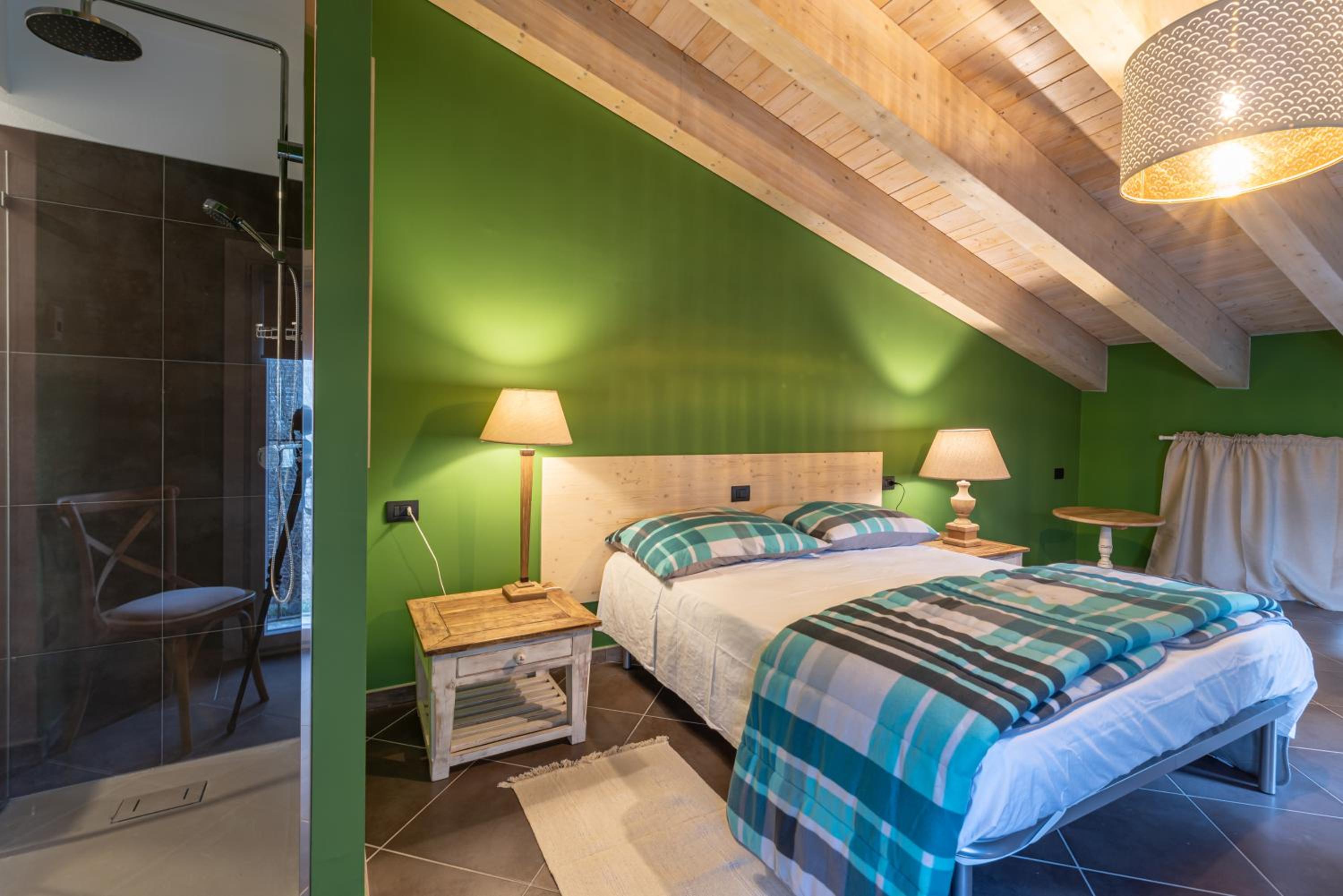 Deluxe Double Room with Shower - Photo 12