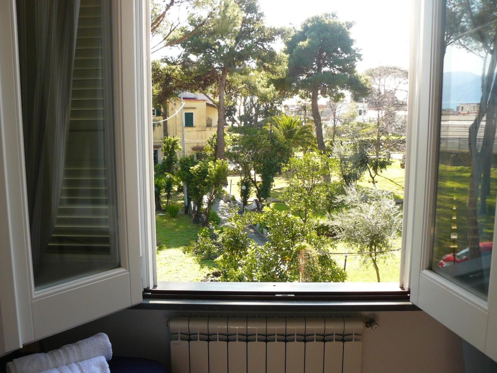 Large Double or Twin Room - Photo 3