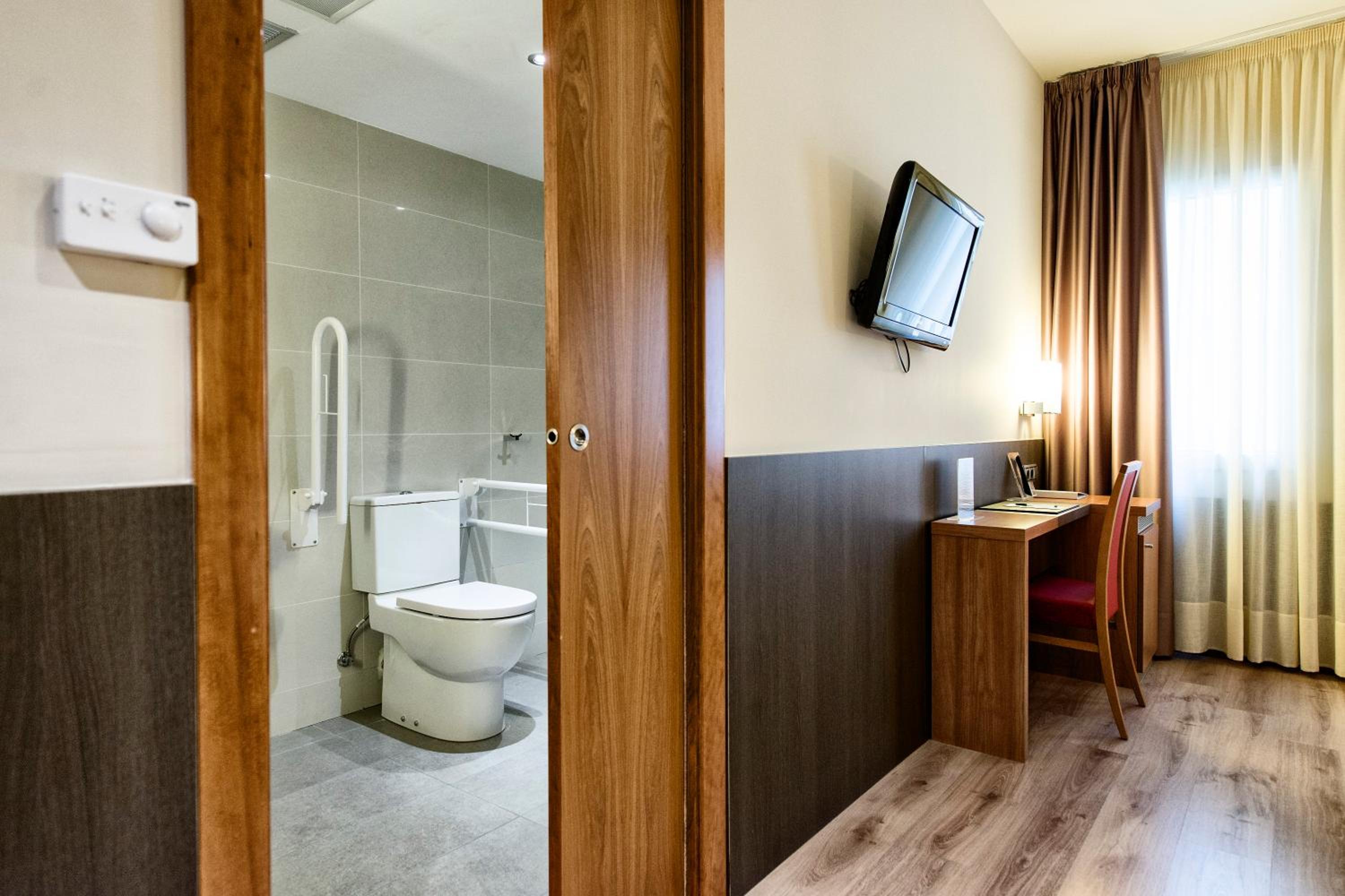 Double or Twin Room - Disability Access - Photo 2