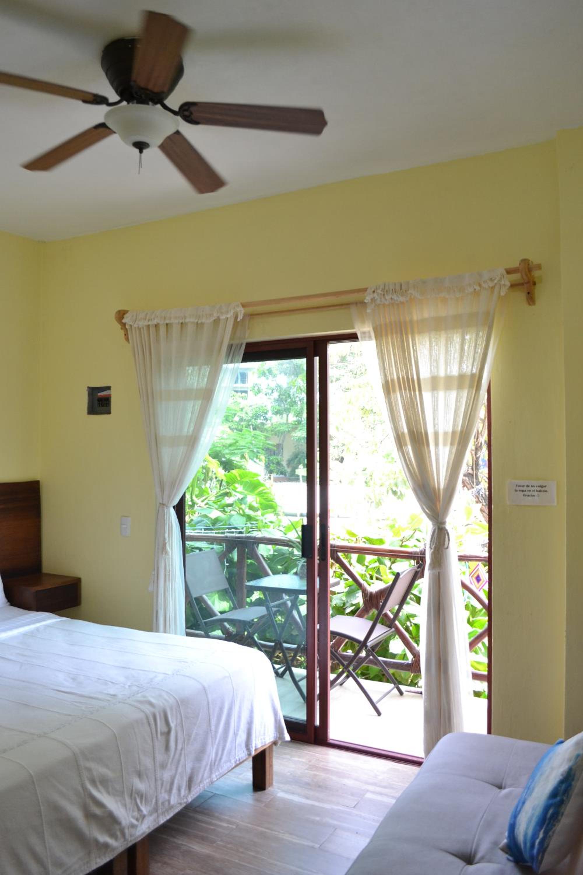 Studio Apartment with Balcony - Photo 26