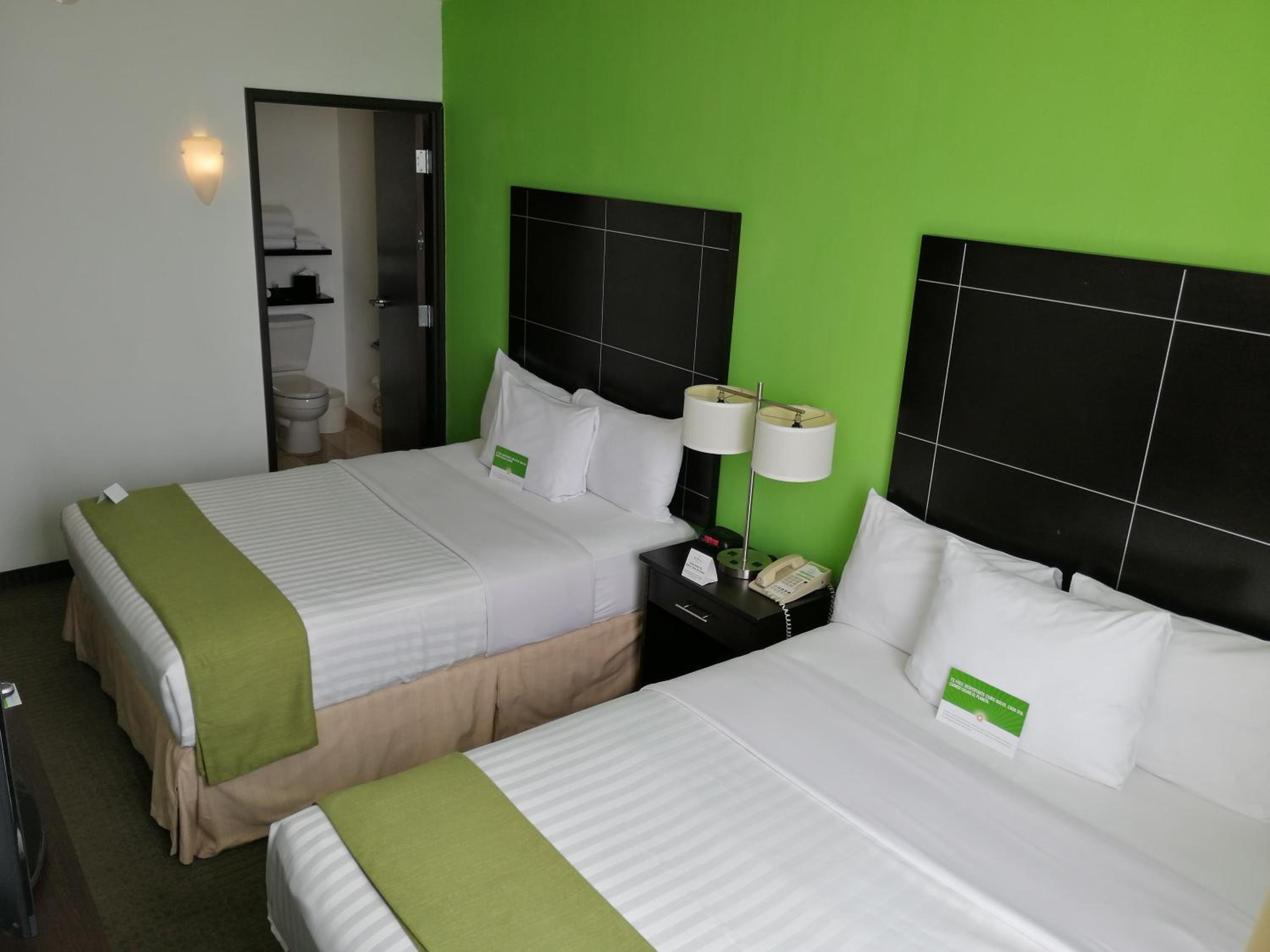 Deluxe Double Room with Two Double Beds - Mobility Access/Non-Smoking - Photo 6