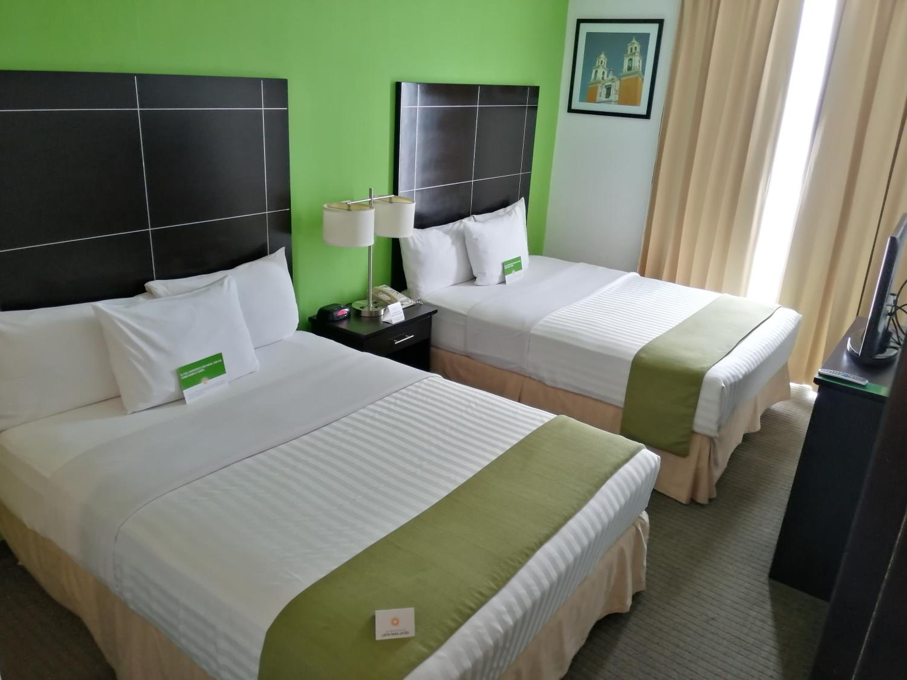 Deluxe Double Room with Two Double Beds - Mobility Access/Non-Smoking - Photo 1