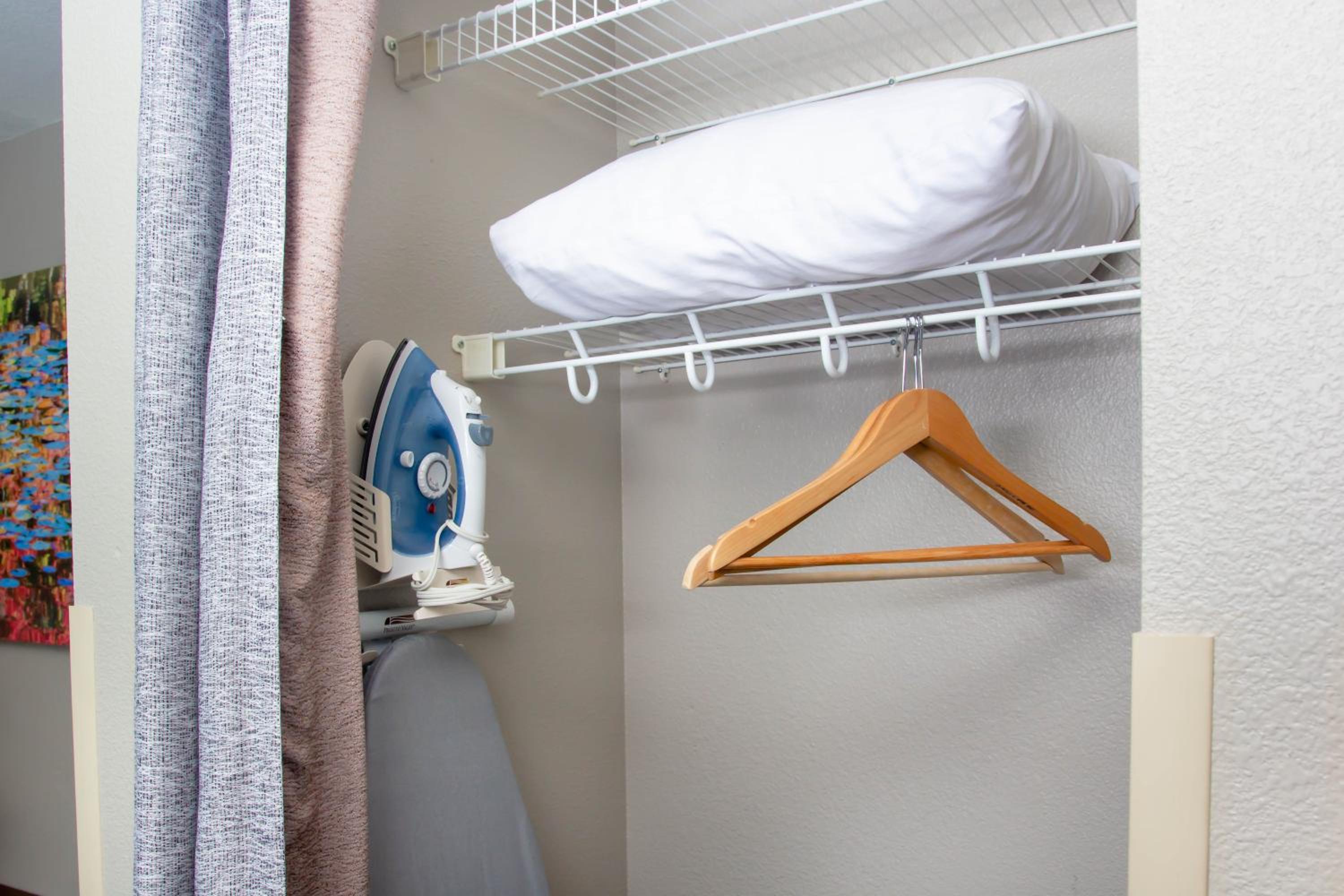 Petite Queen Room - Photo 12
