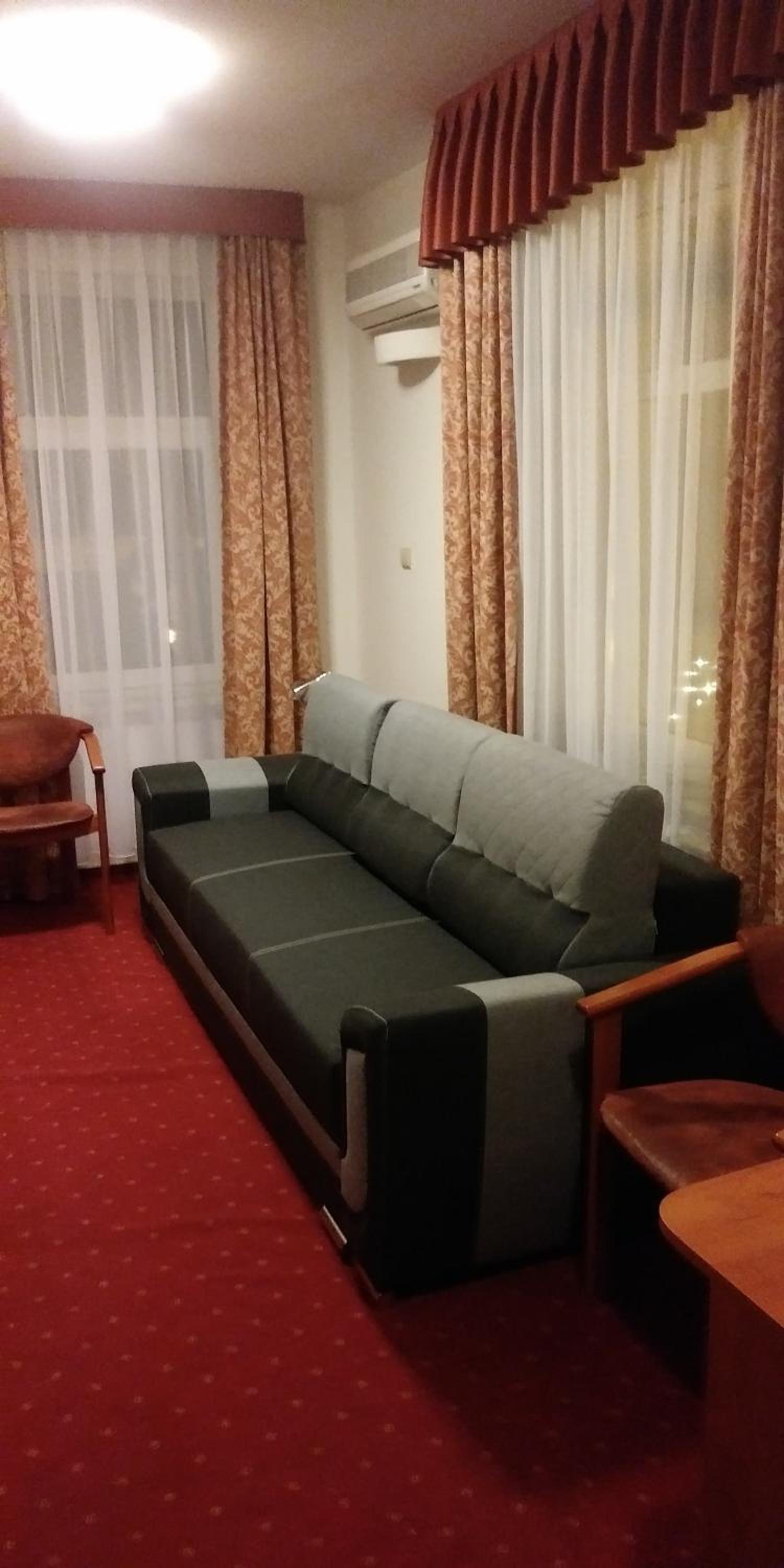 One-Bedroom Apartment - Photo 4