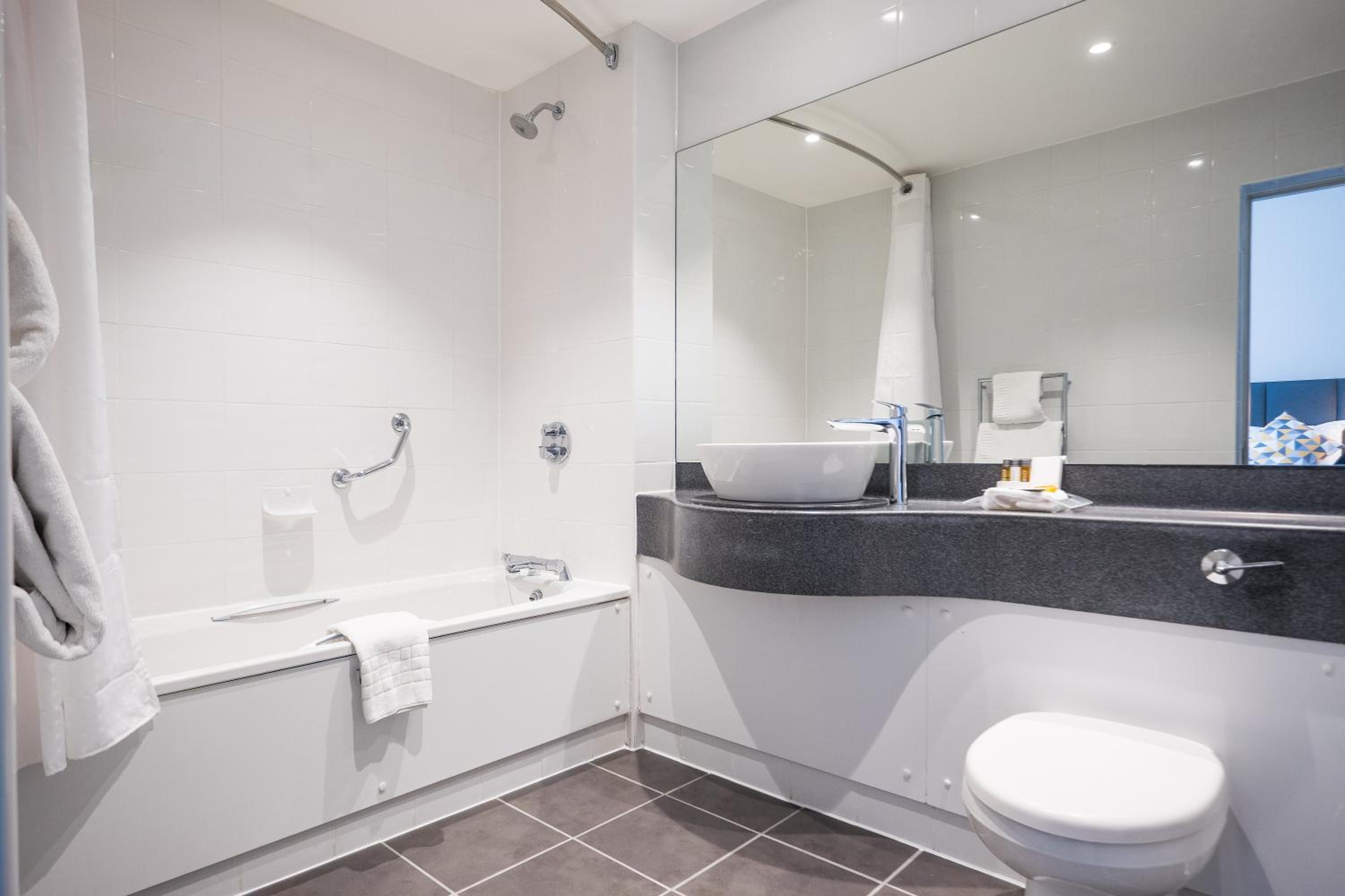 Mini Double Suite - Non-Smoking - Photo 5