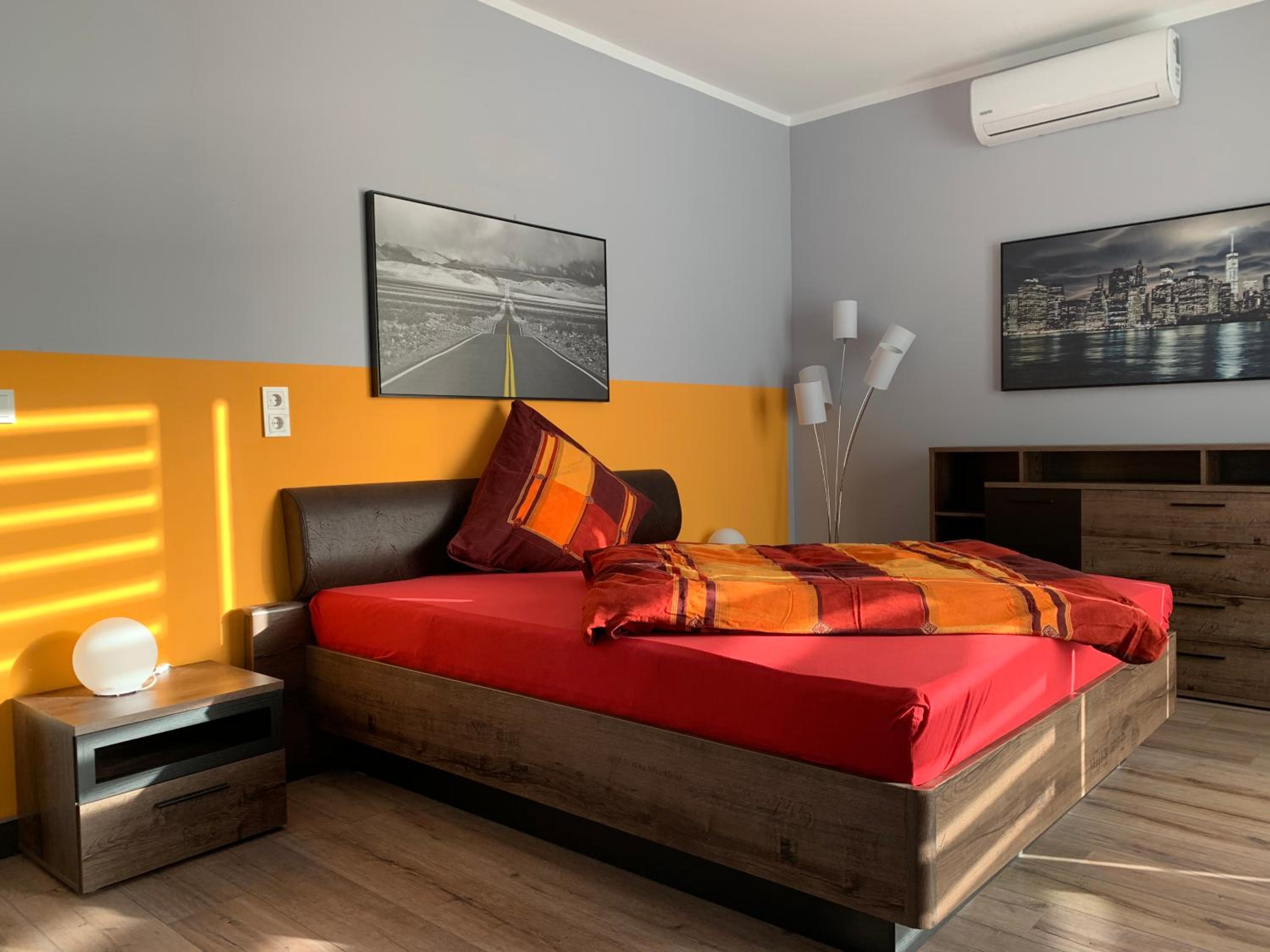 One-Bedroom Apartment photo 1