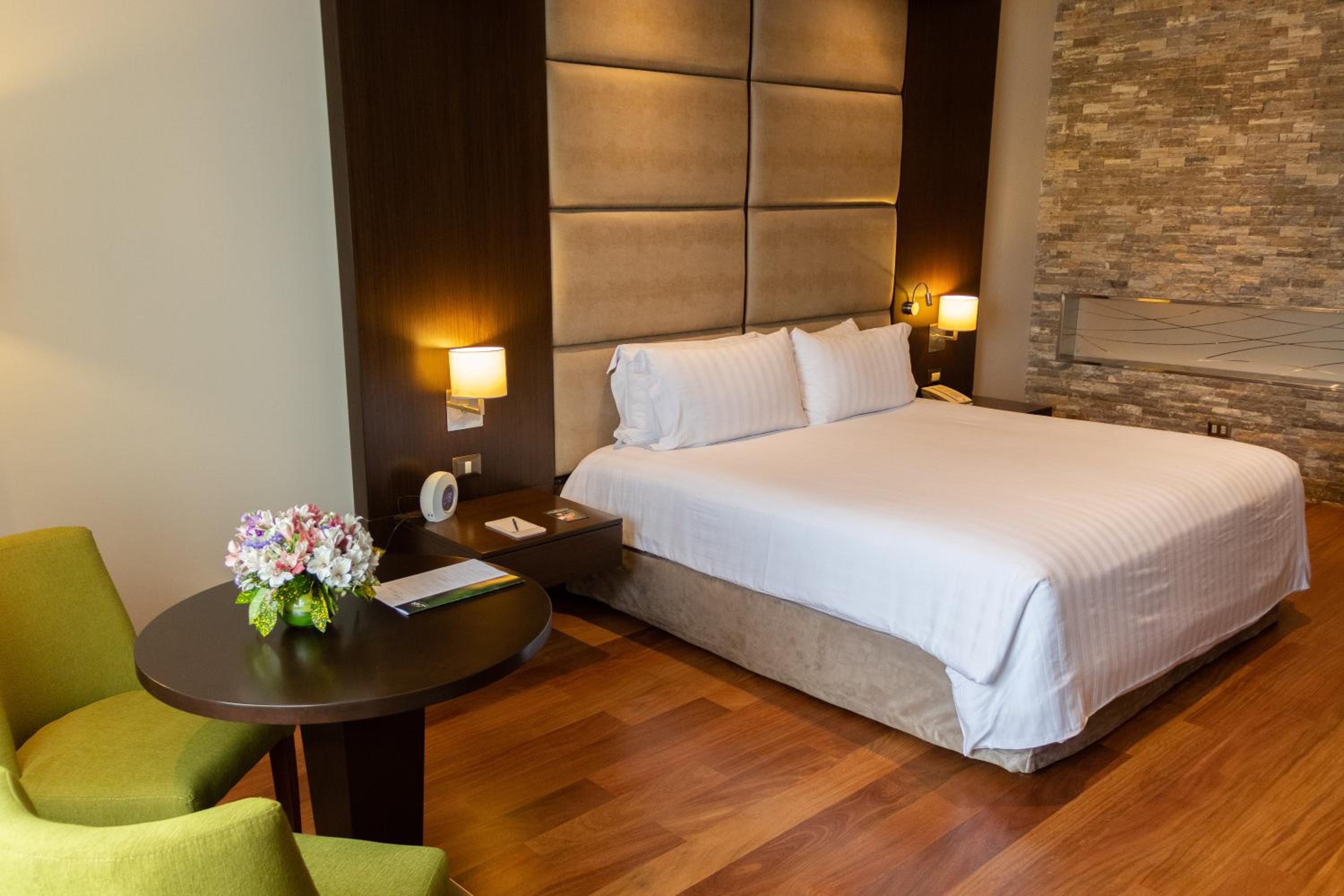 Superior King Room - Photo 8