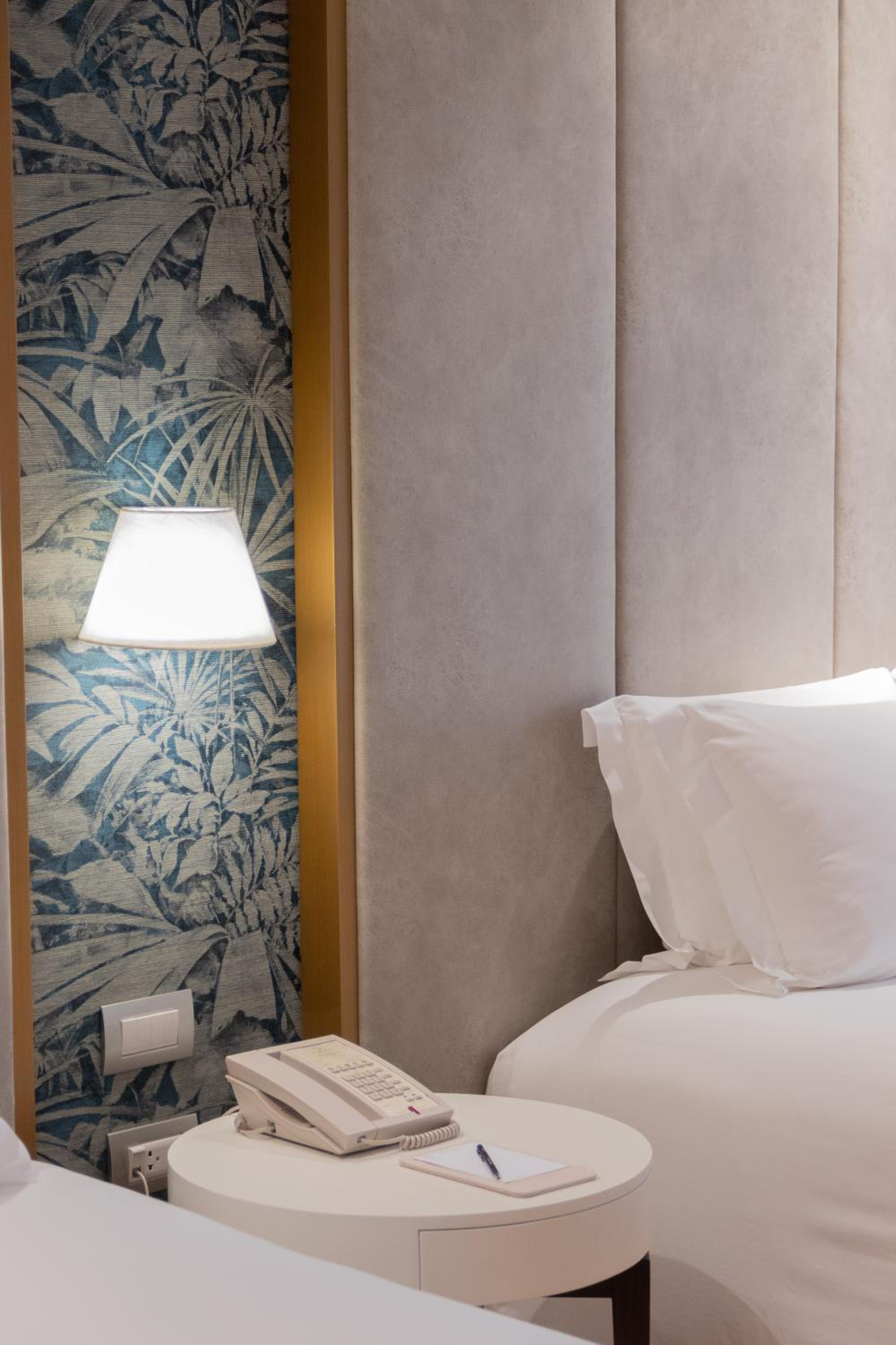 Deluxe Double Room with Two Double Beds - Photo 11
