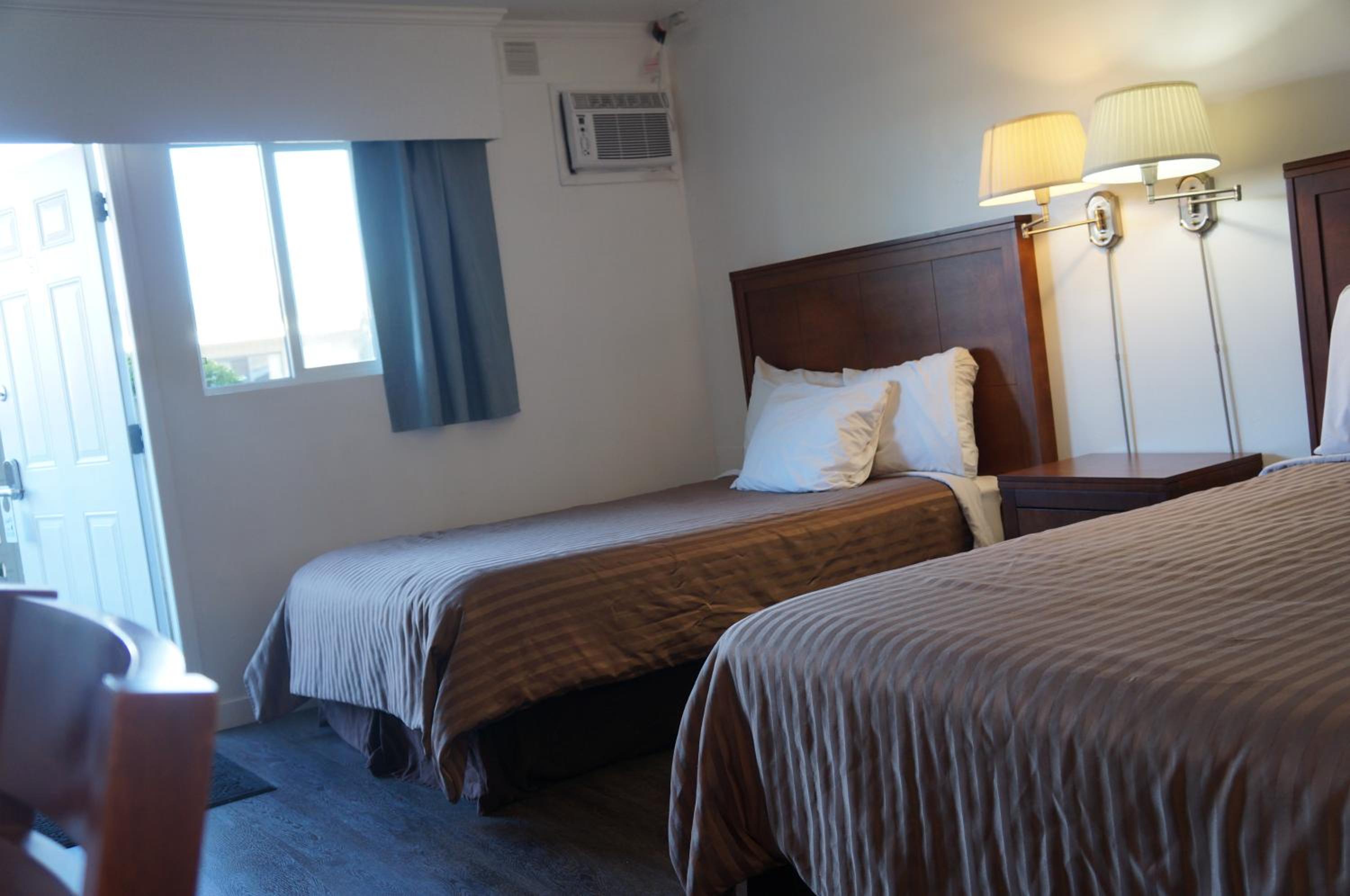 Double Room with Two Double Beds - Photo 21