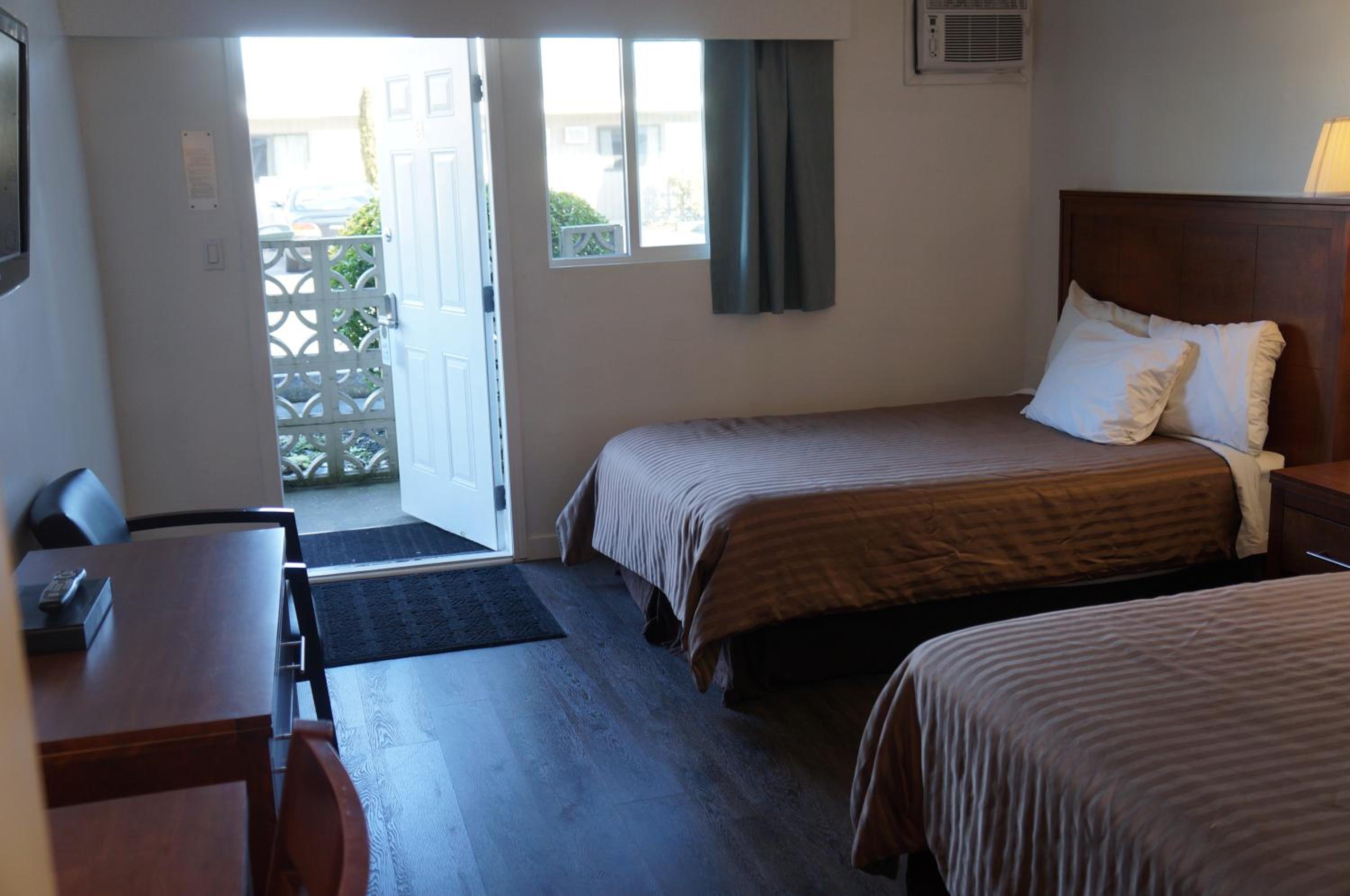 Double Room with Two Double Beds - Photo 15