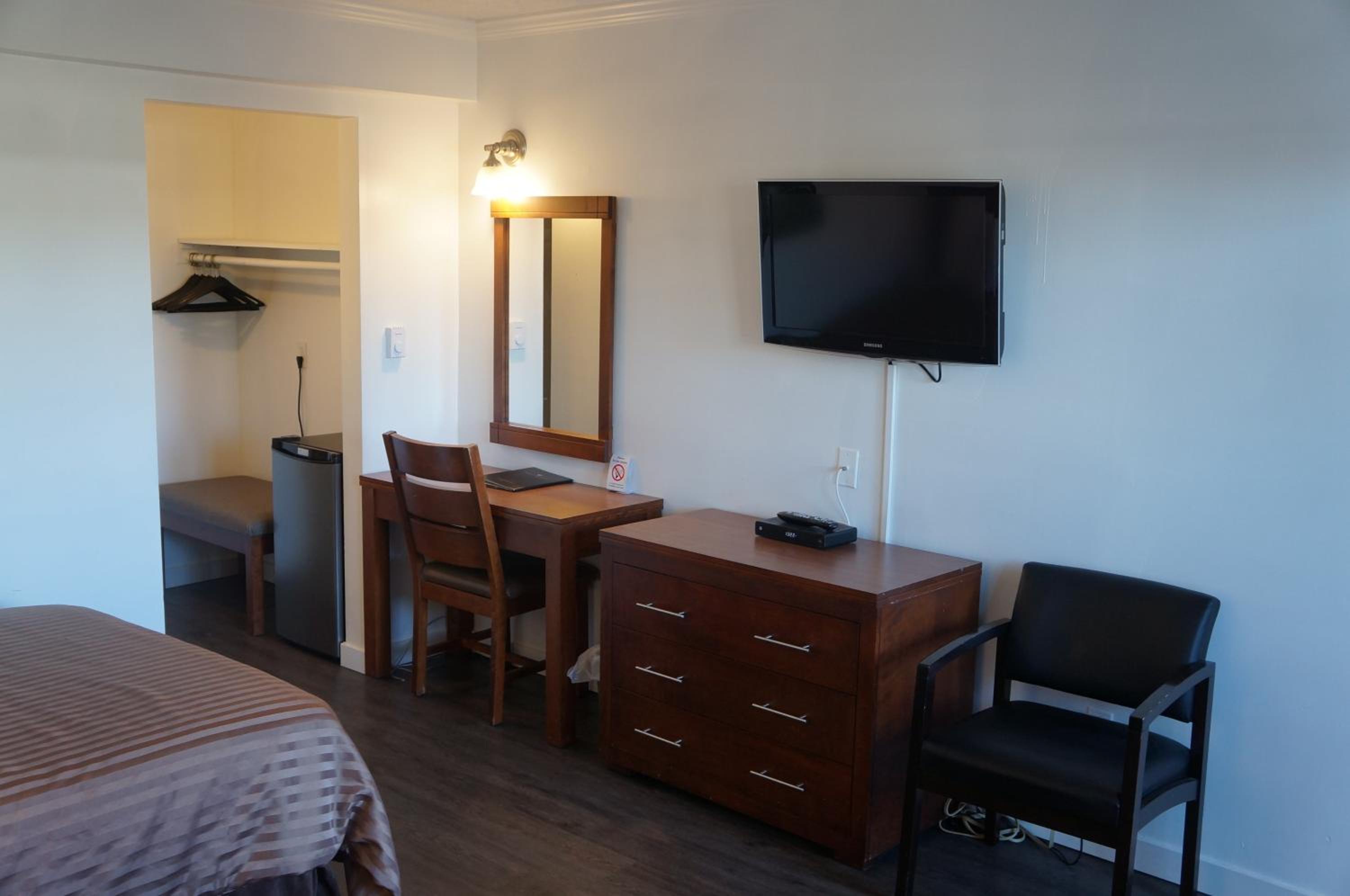 Double Room with Two Double Beds - Photo 23