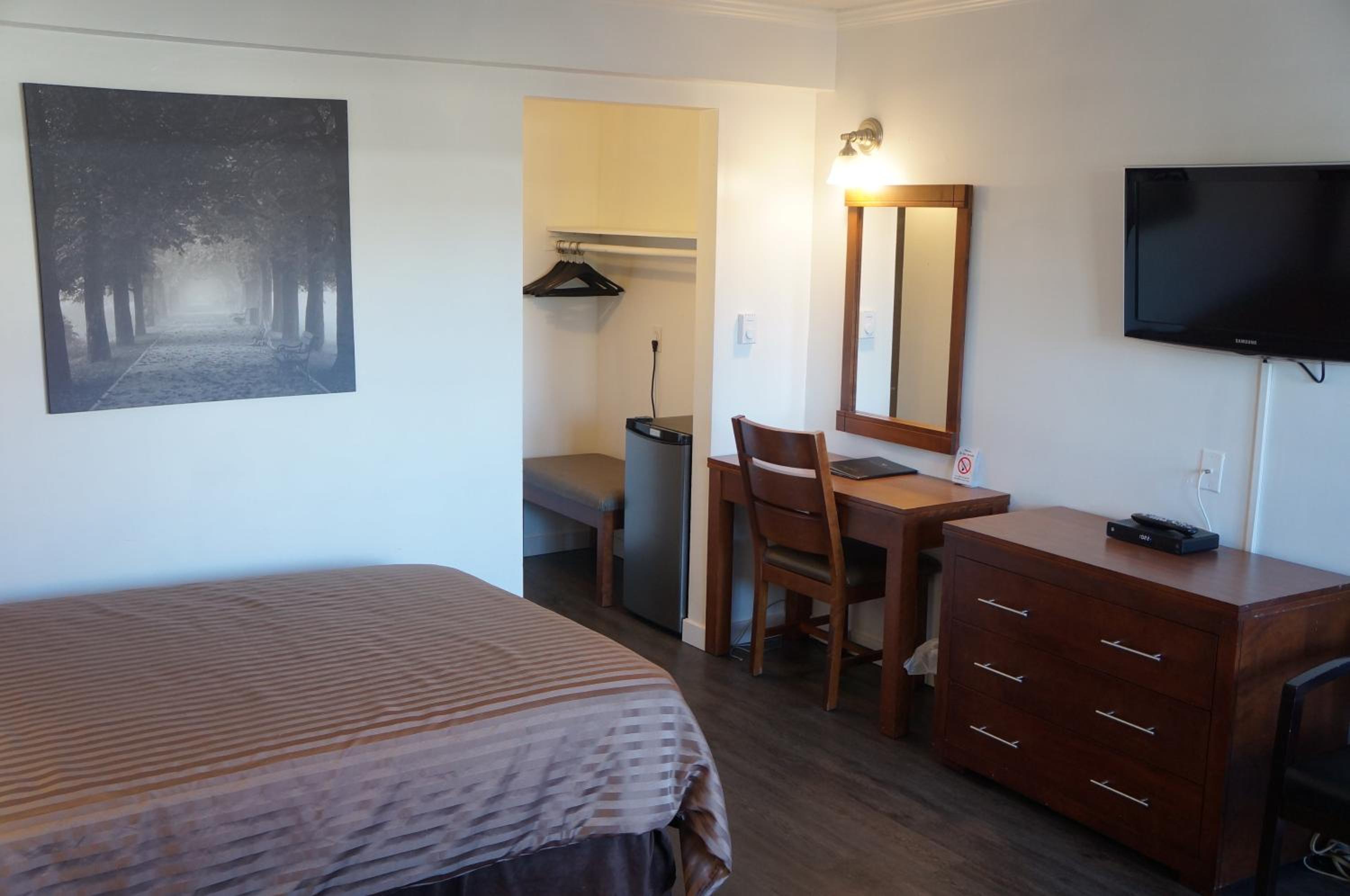 Double Room with Two Double Beds - Photo 22